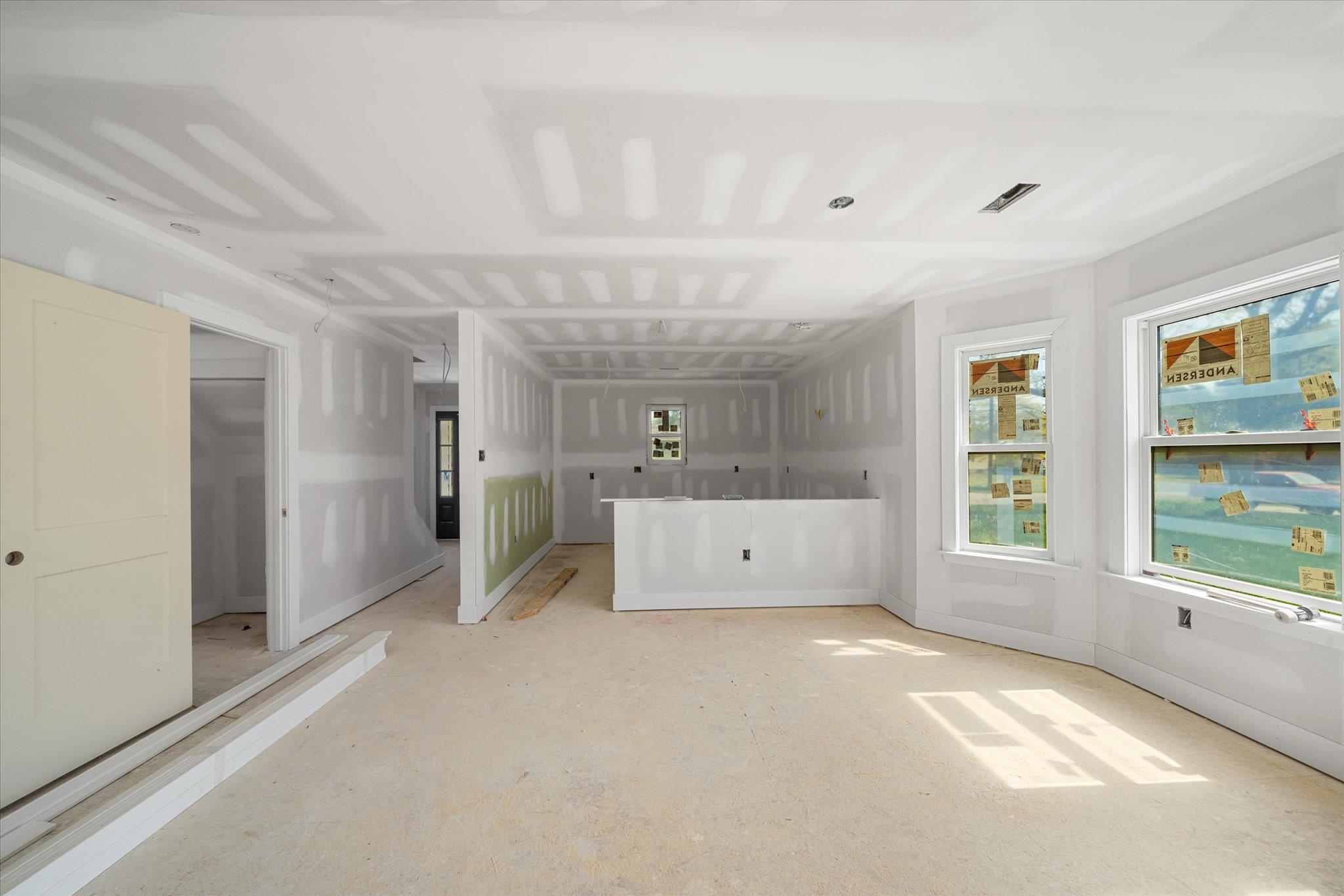 209 W Pacific Avenue - Picture 2