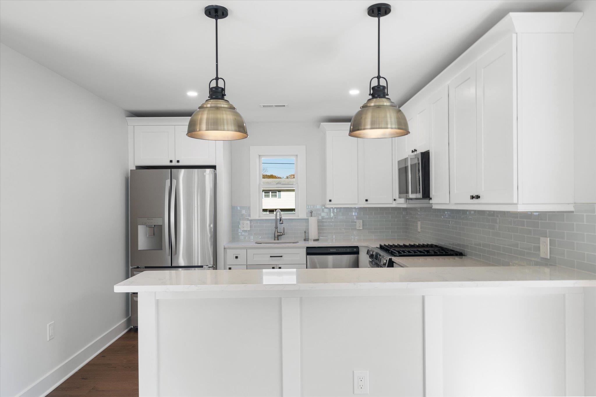 209 W Pacific Avenue - Picture 4
