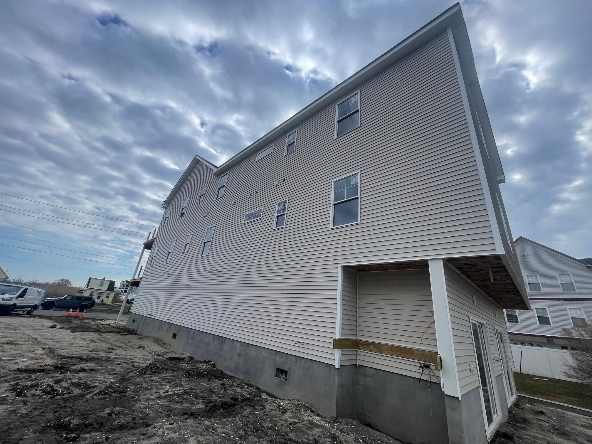 504 W Baker Avenue - Picture 4
