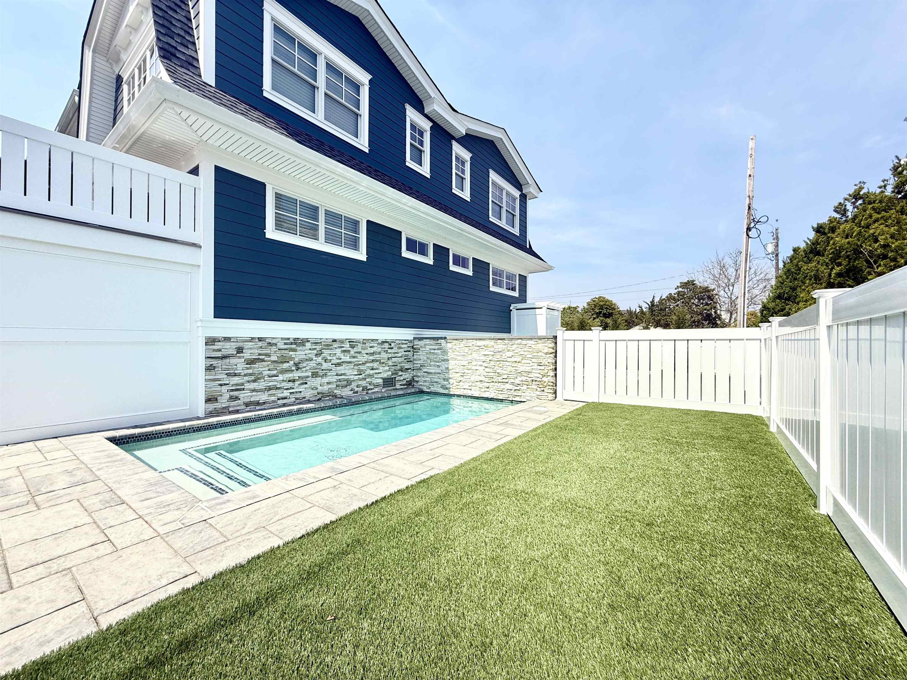 10700 3rd Avenue - Picture 2