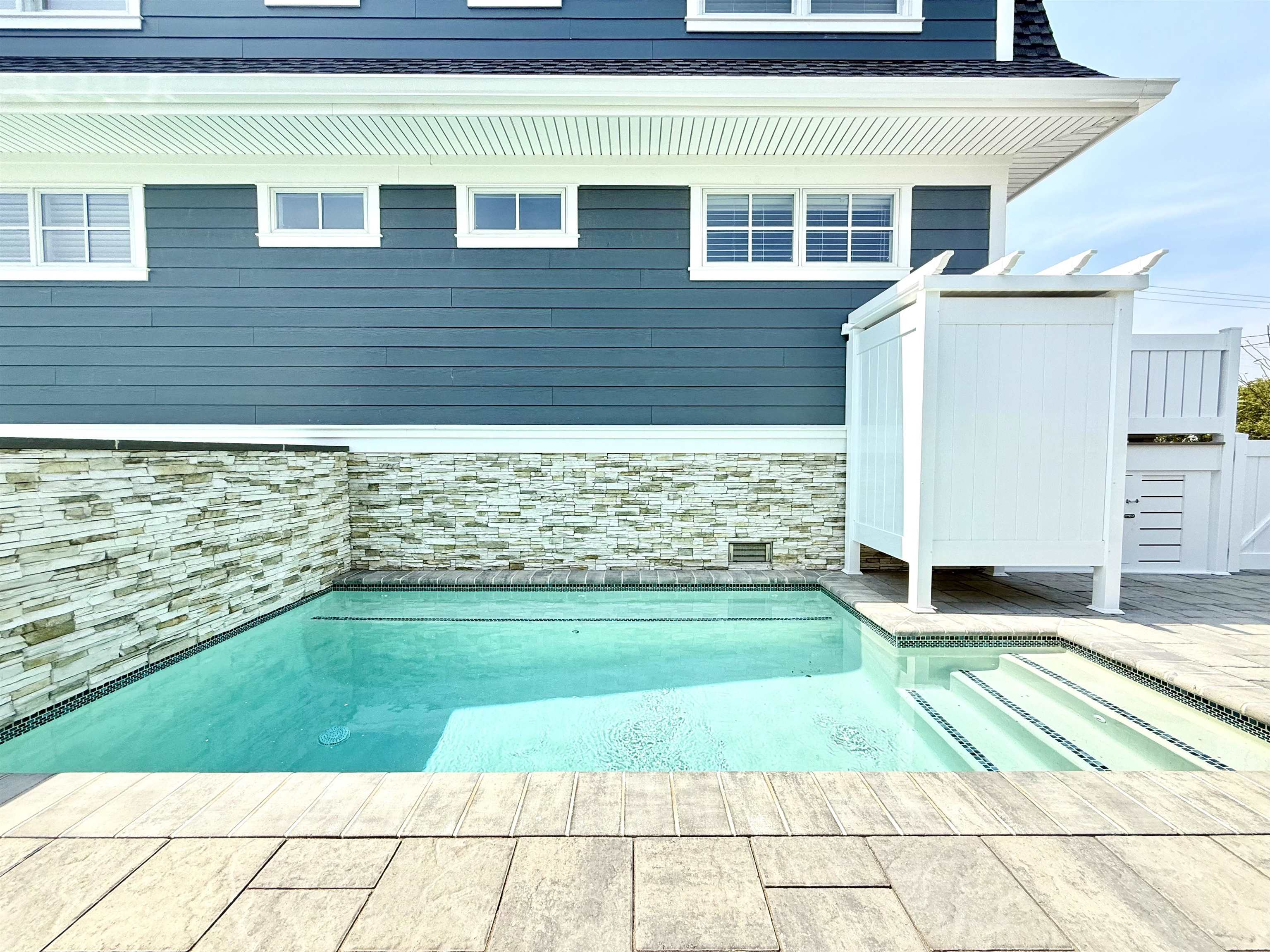 10700 3rd Avenue - Picture 2