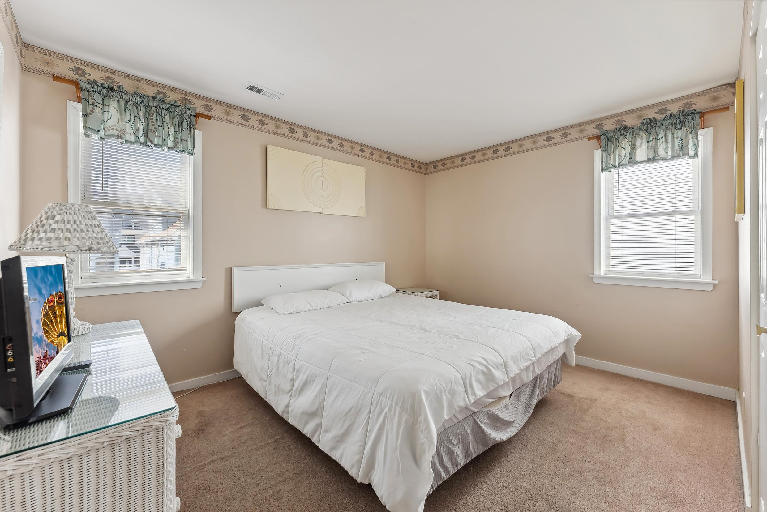 12 N New York Avenue