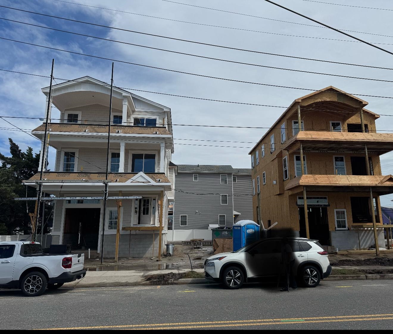 201 W 10th Street - Picture 2