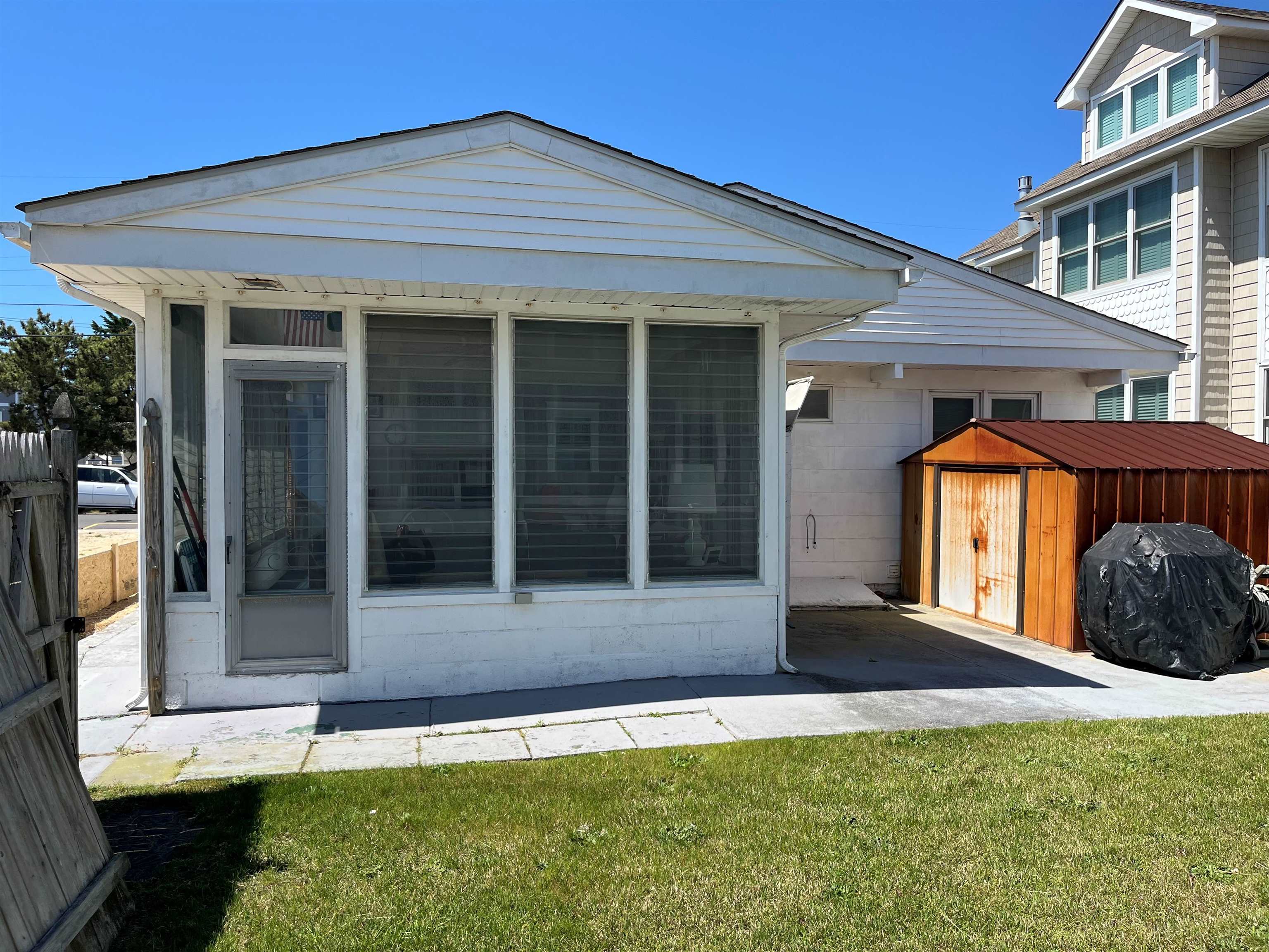 305 E Saint Paul Avenue - Picture 1