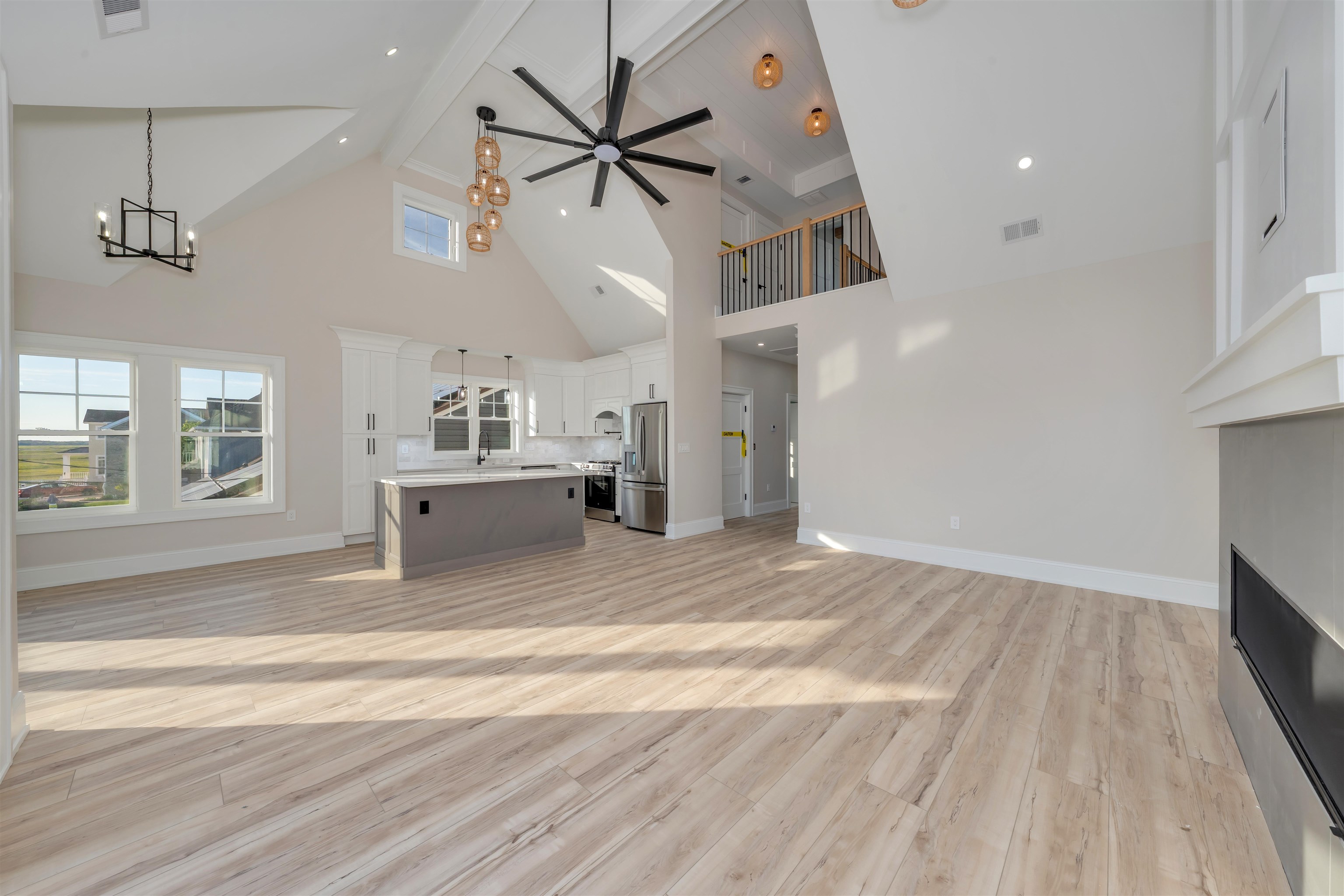 127 W Hollywood Avenue