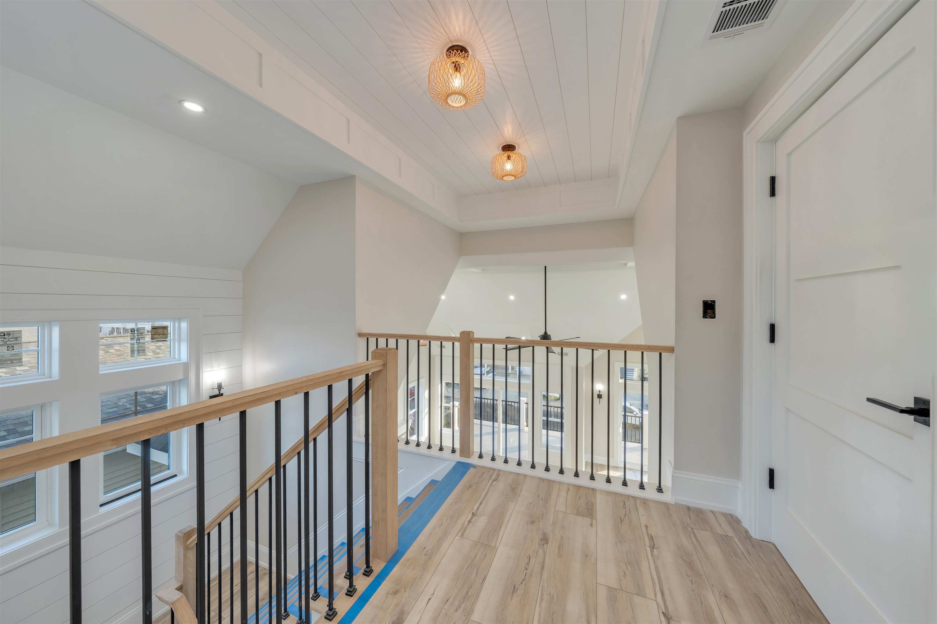 127 W Hollywood Avenue