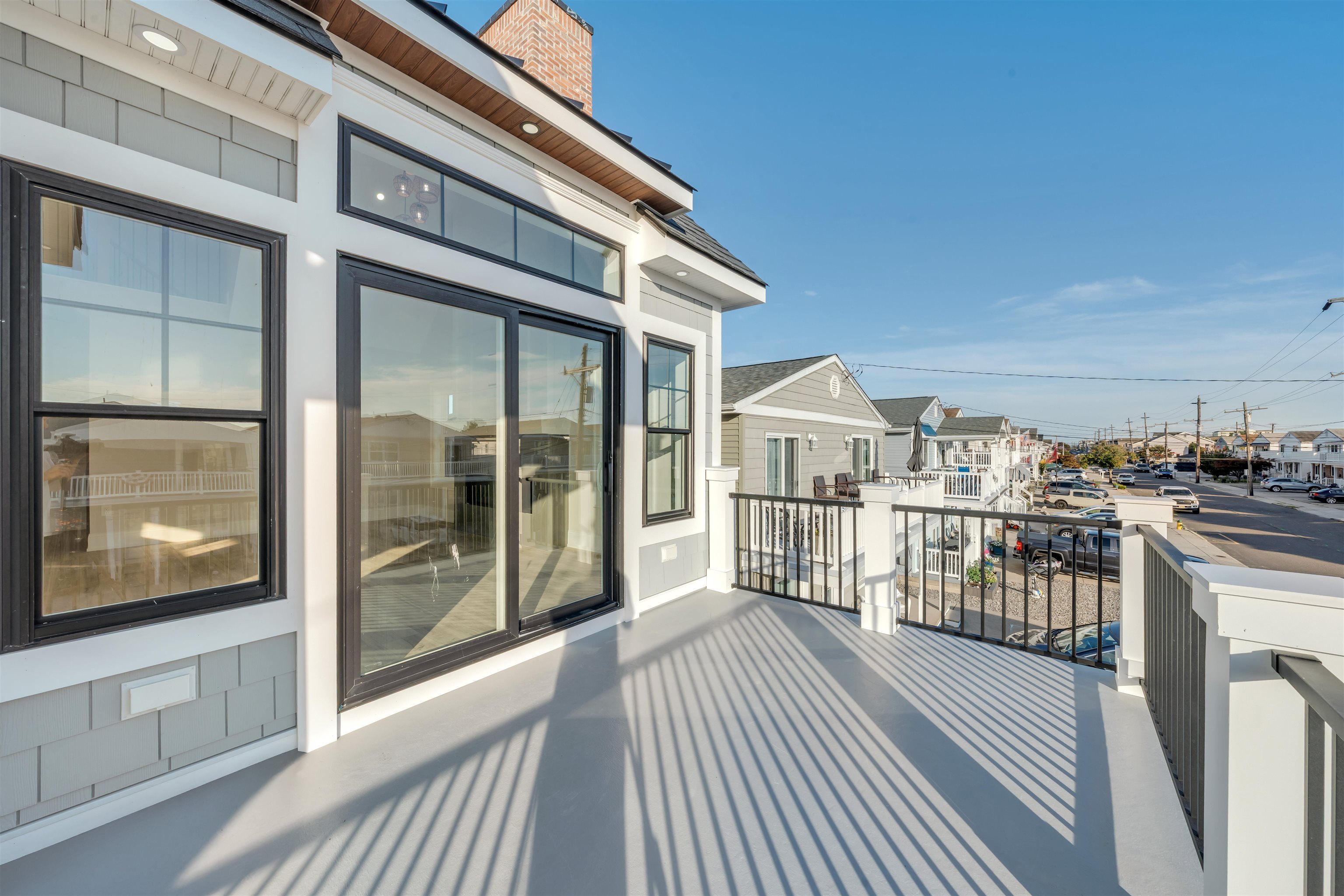 127 W Hollywood Avenue