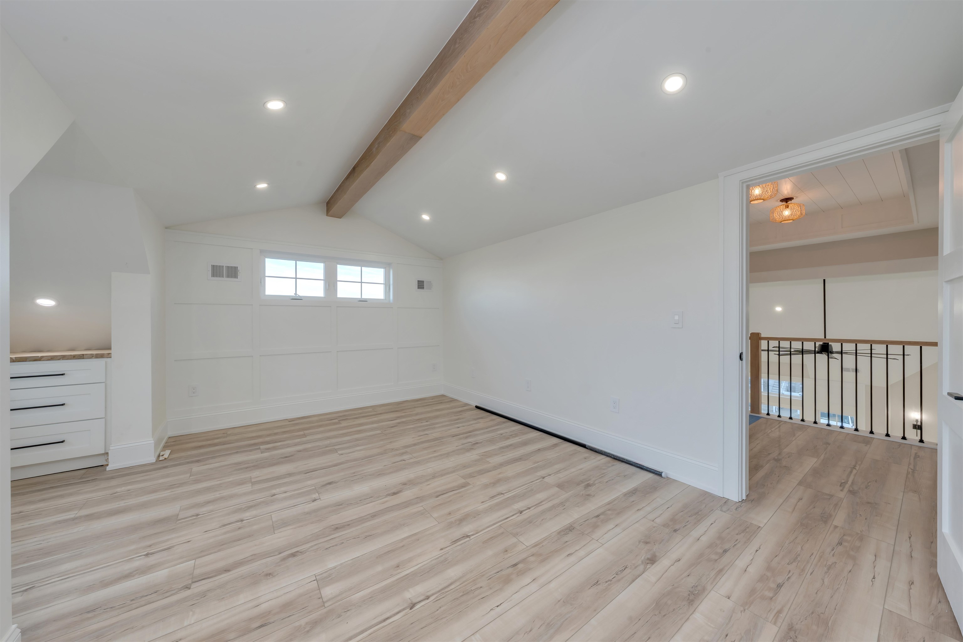 127 W Hollywood Avenue
