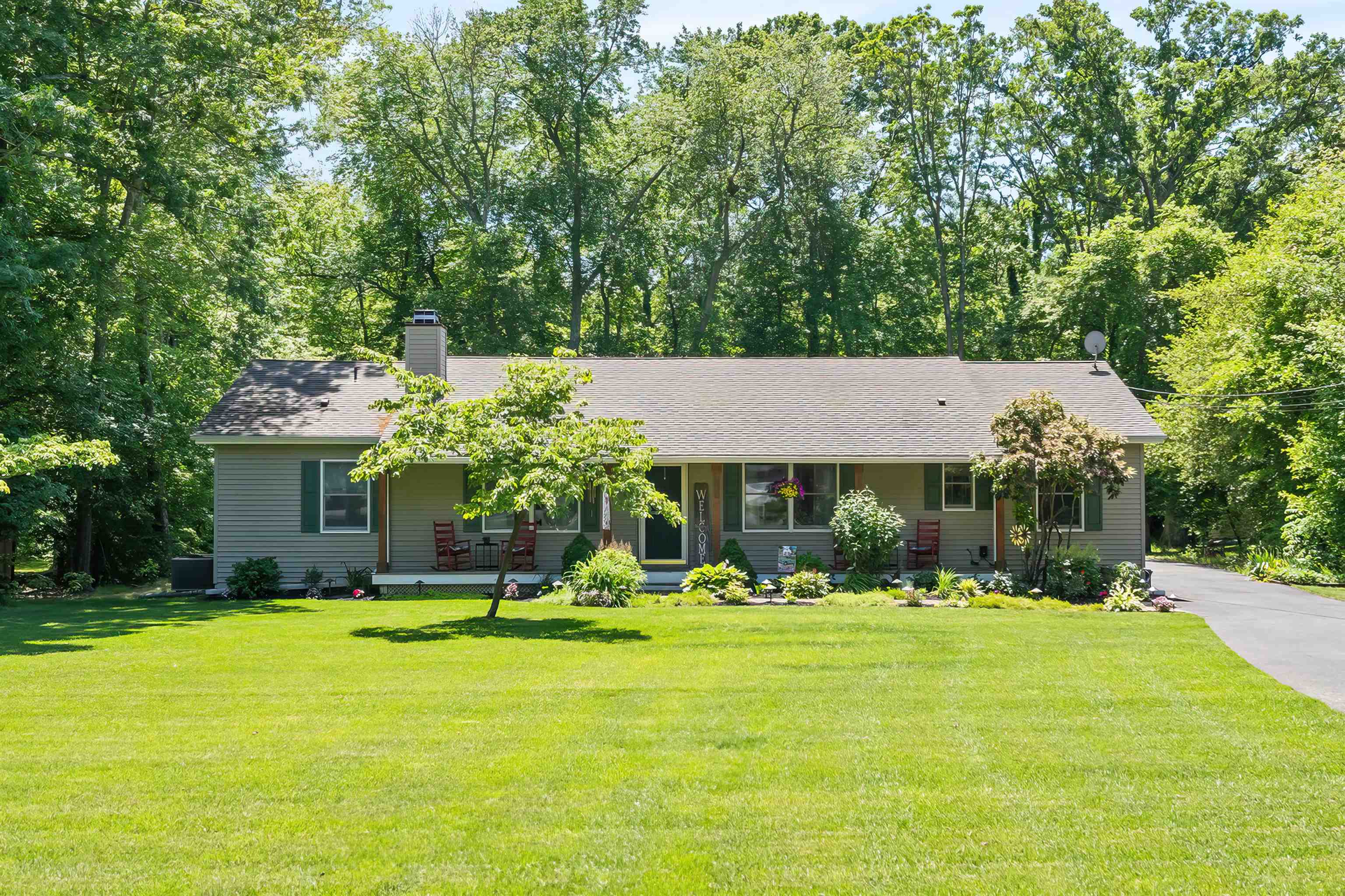 1431 Burleigh Road - Picture 2