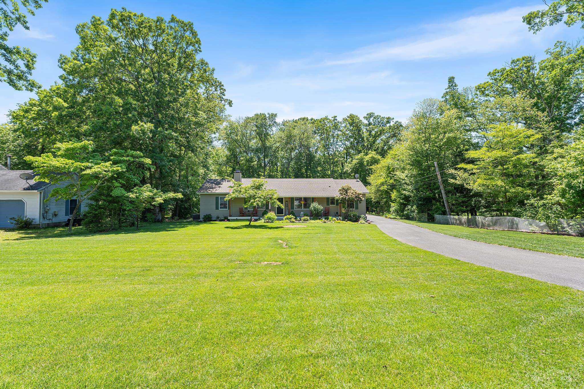 1431 Burleigh Road - Picture 5