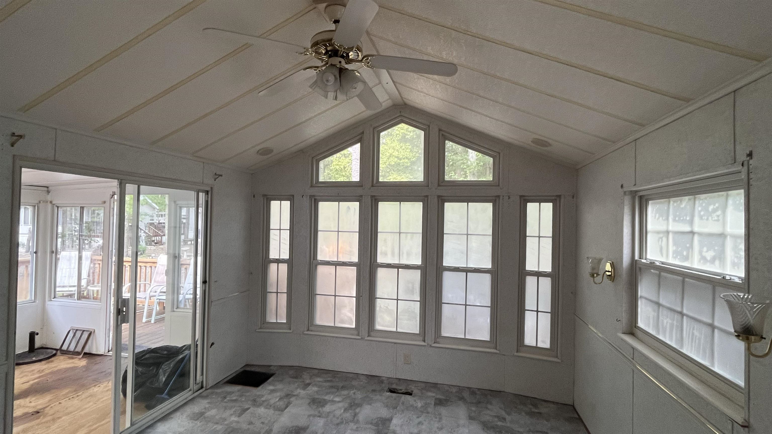 135 Thompson Lane - Picture 4