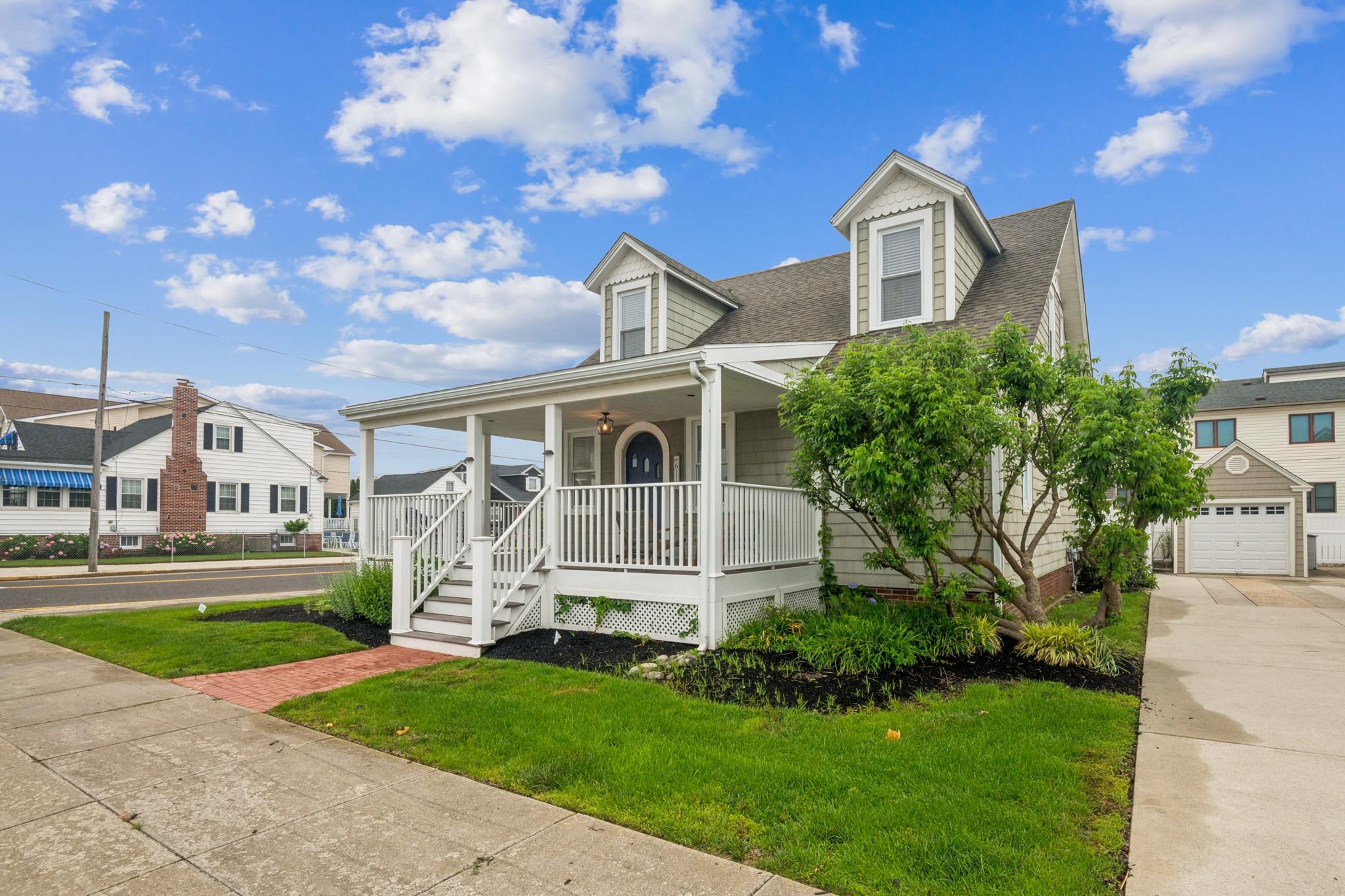 6110 Seaview Avenue - Picture 2
