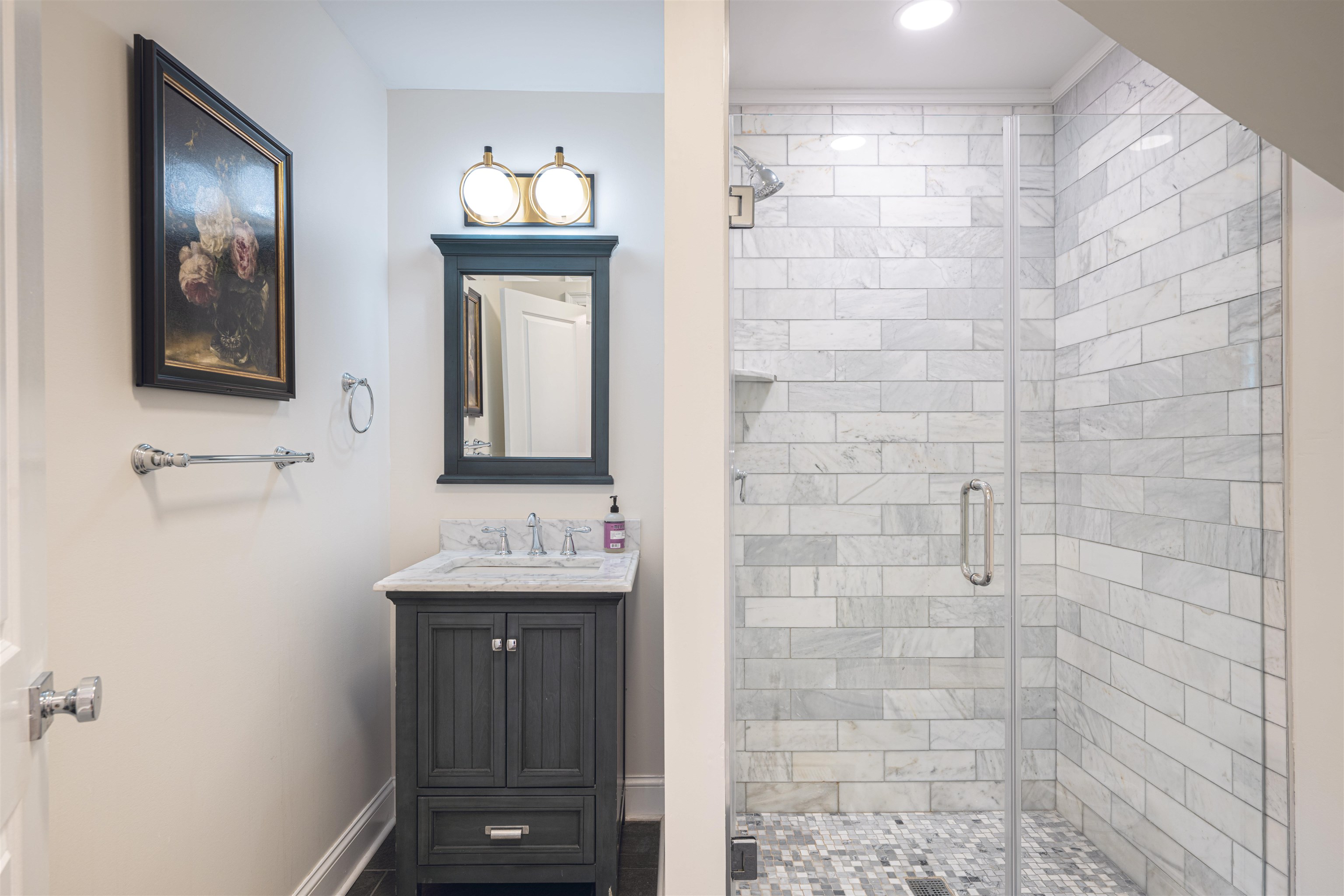 301 Central Avenue - Picture 2
