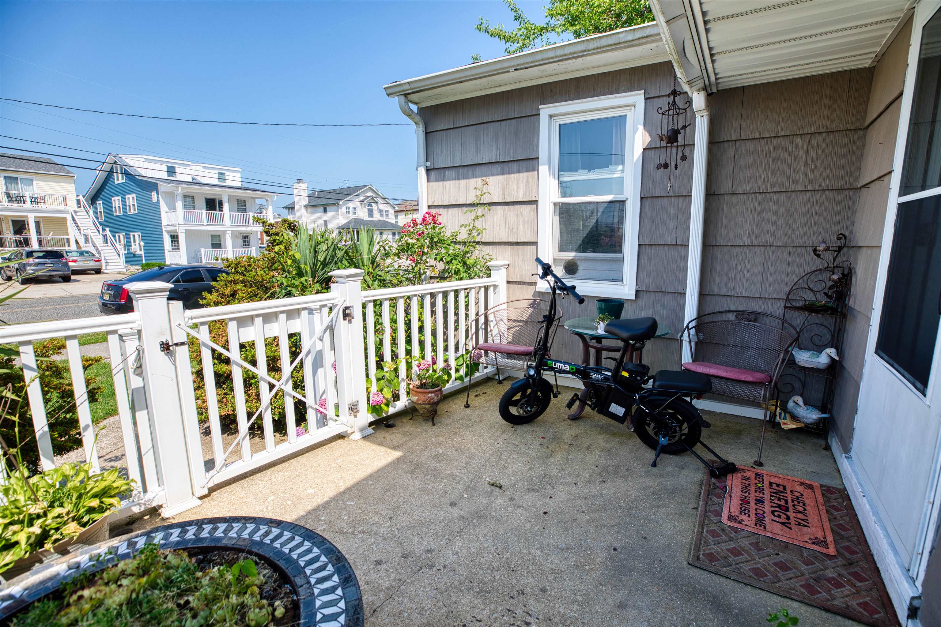222 E 2nd Avenue - Picture 2