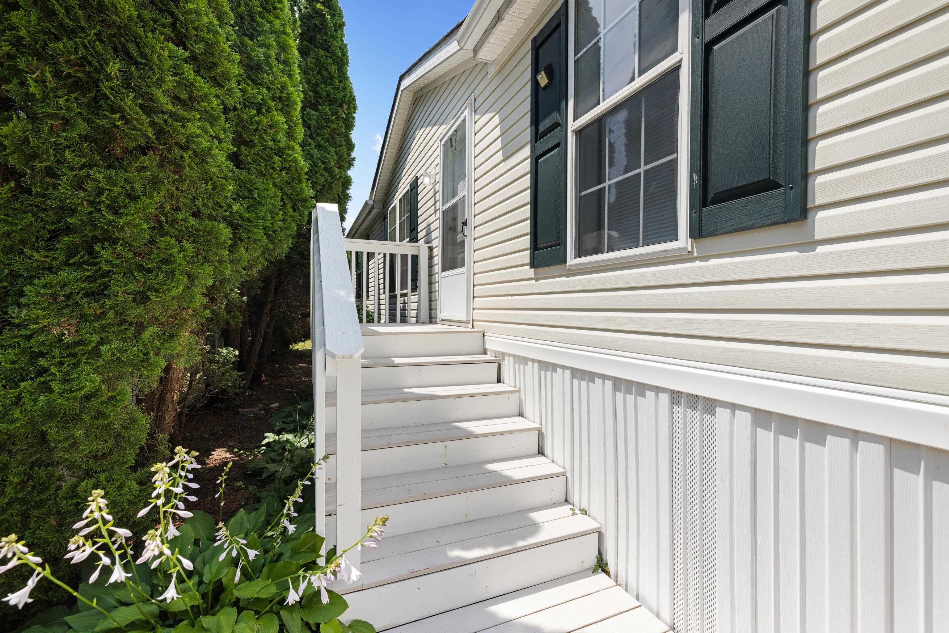 105 Eldredge Avenue - Picture 2