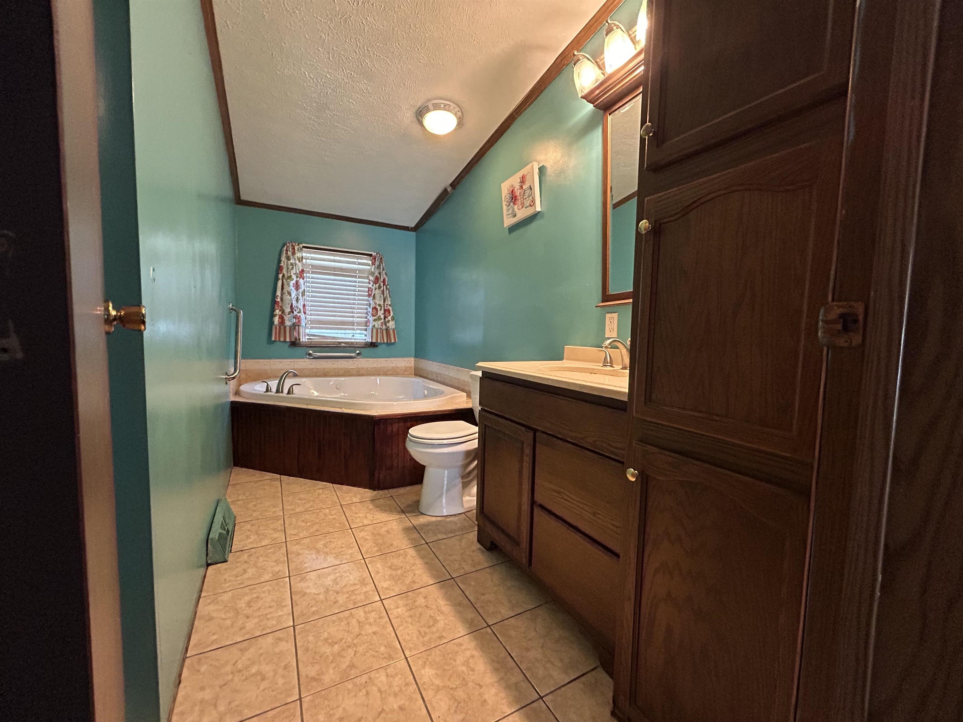 2528 Tilton Road - Picture 17