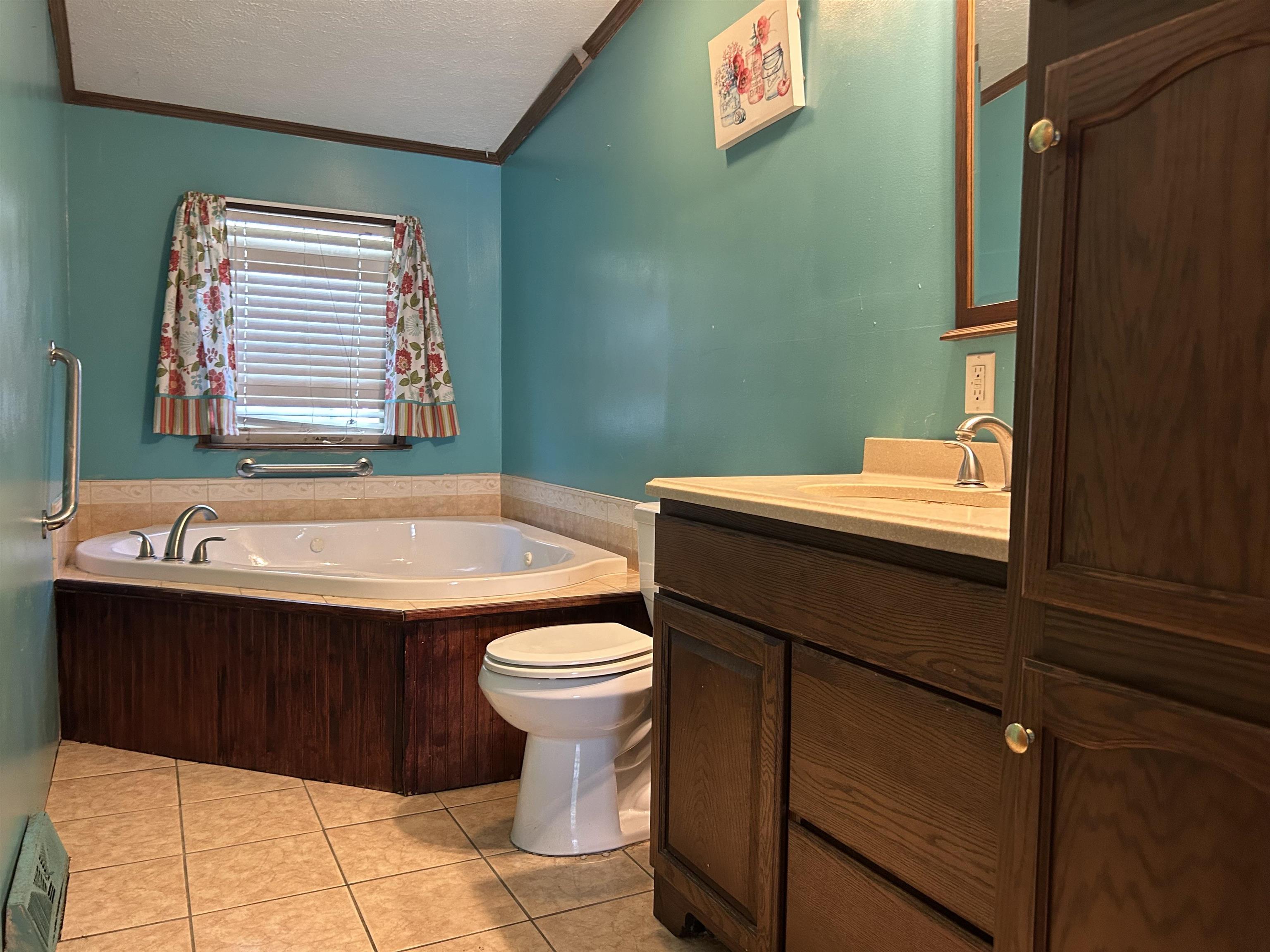 2528 Tilton Road - Picture 18