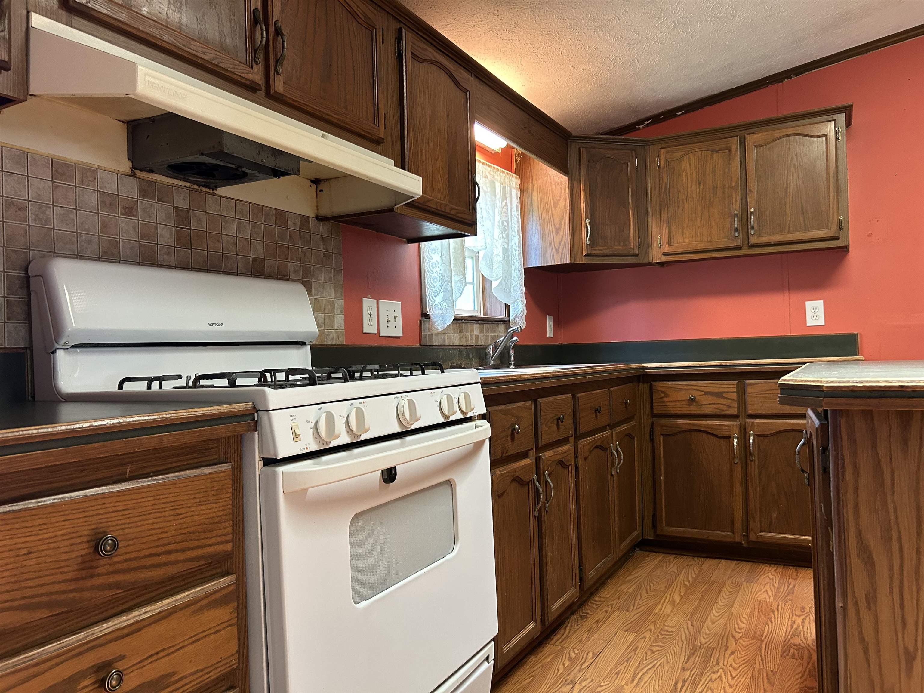 2528 Tilton Road - Picture 5