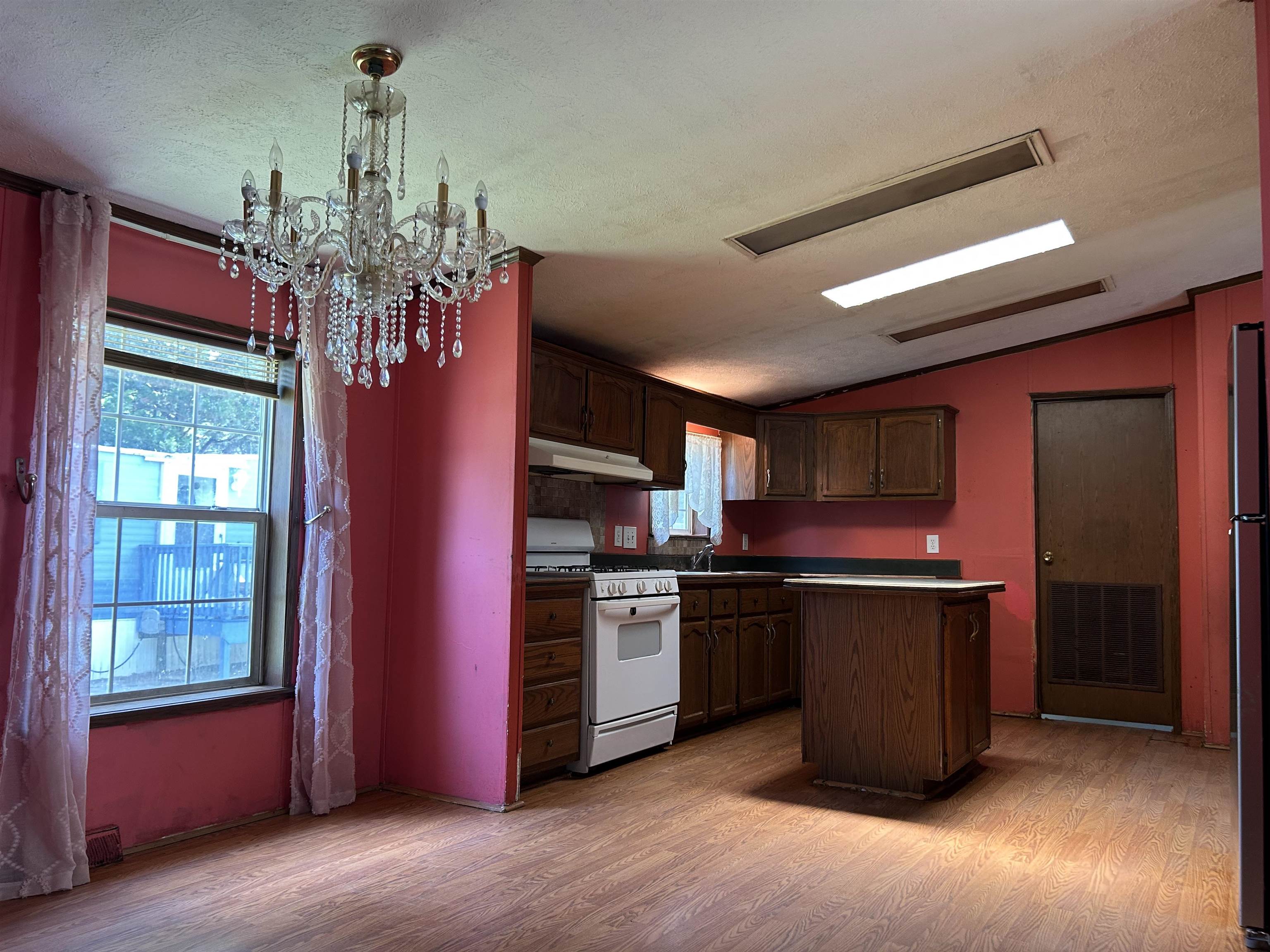 2528 Tilton Road - Picture 8