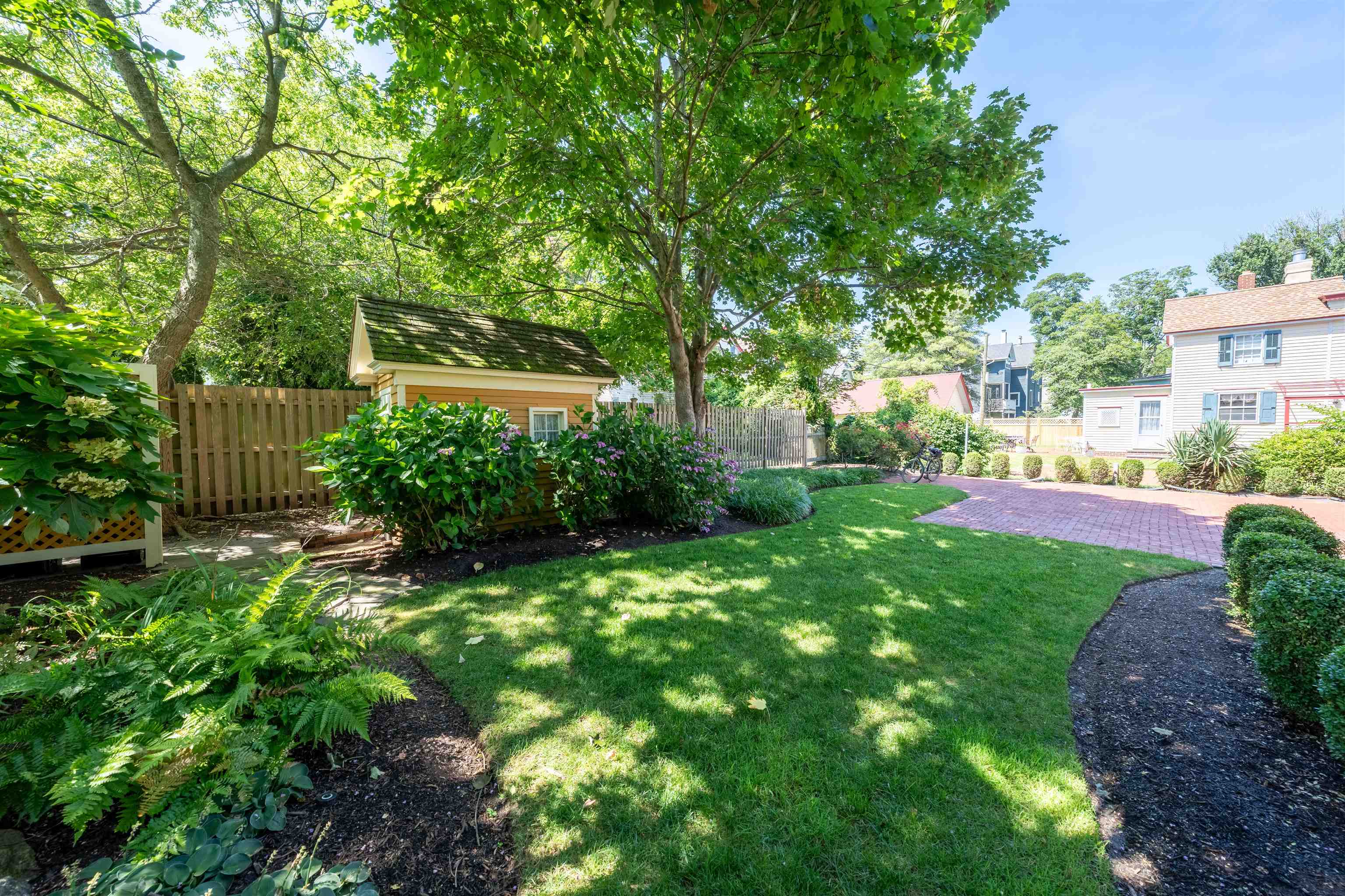 645 Hughes Street - Picture 3