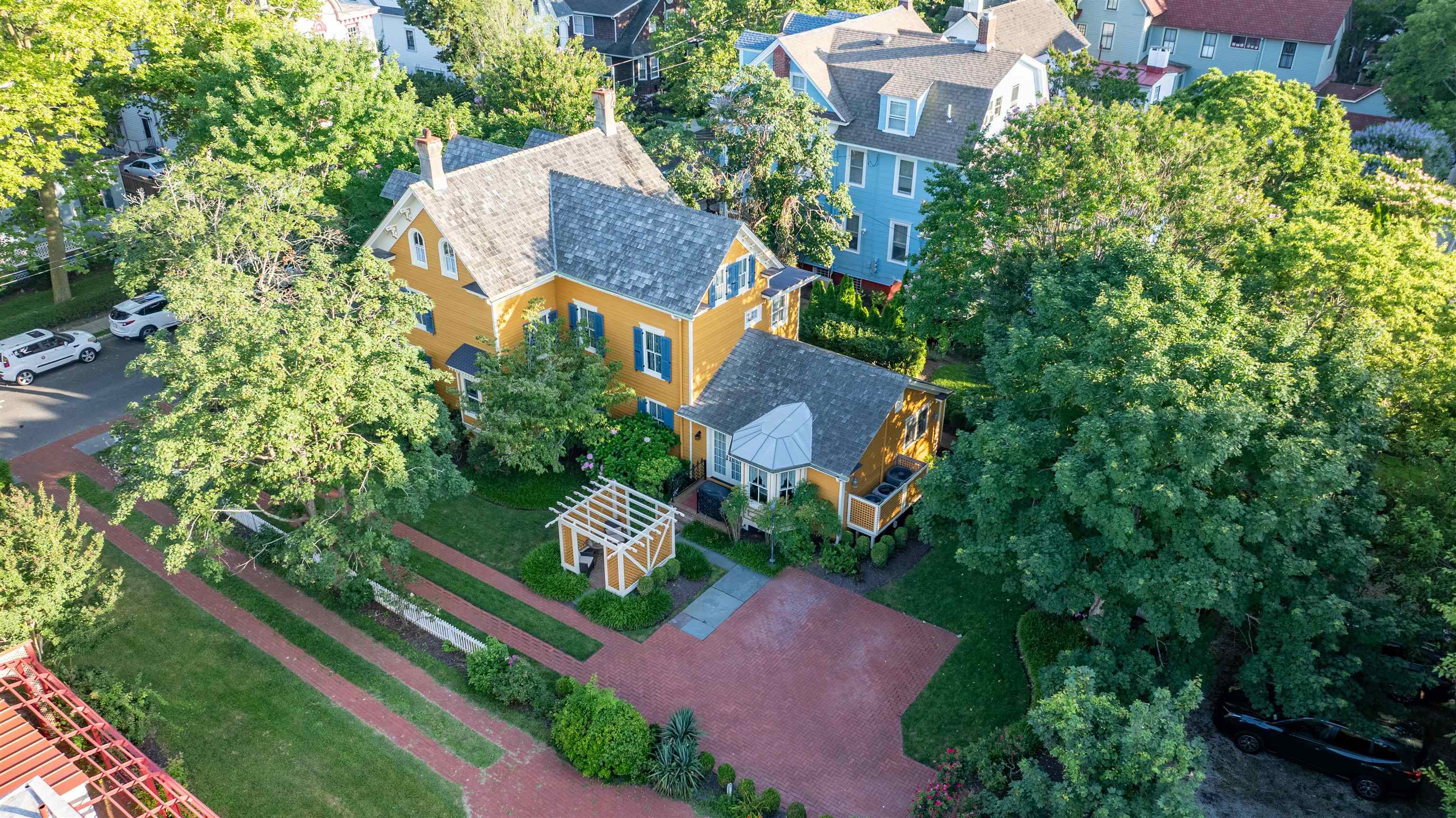 645 Hughes Street - Picture 4