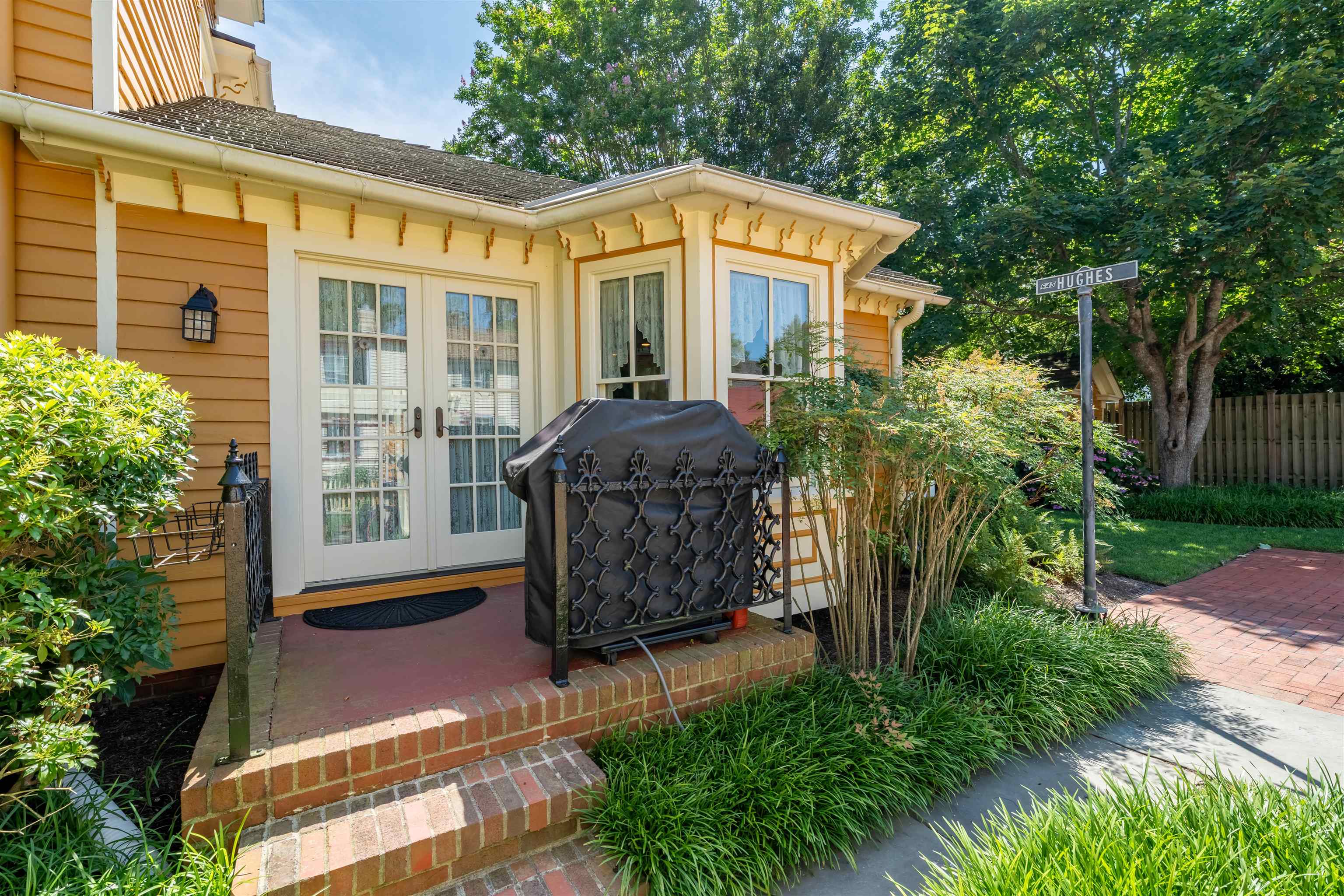 645 Hughes Street