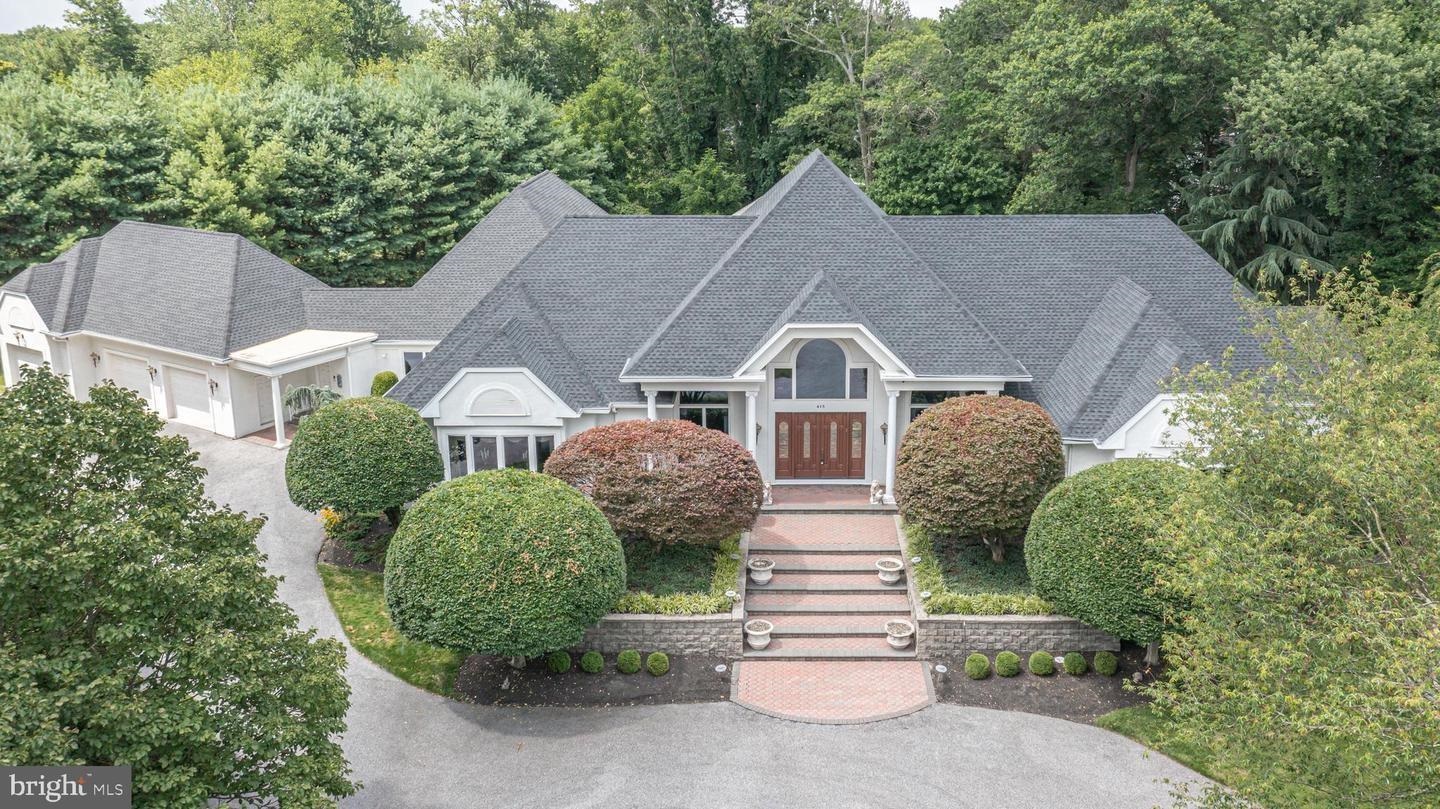 415 Bridgeboro Road - Picture 1