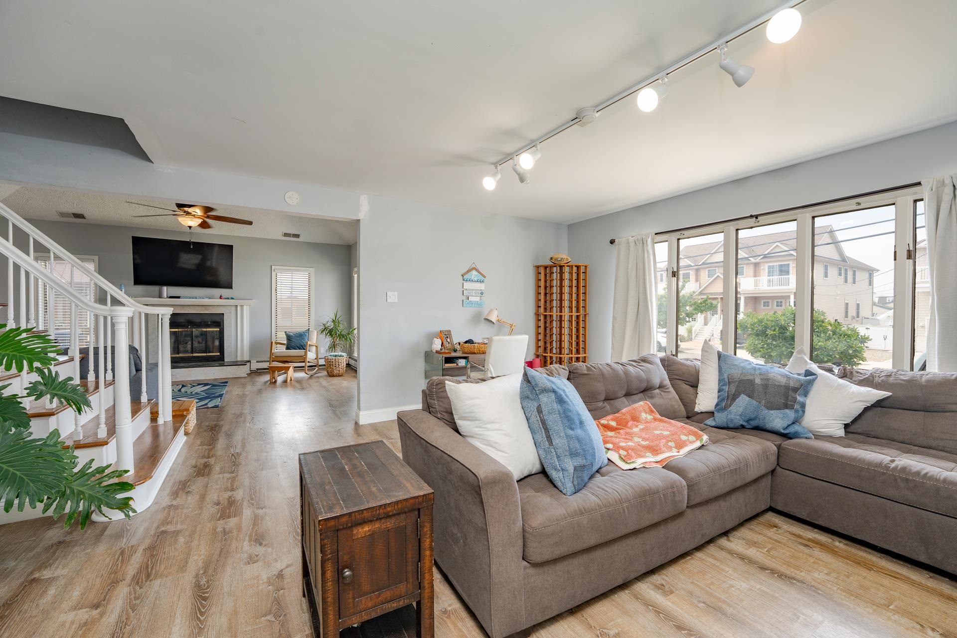 113 W 6th Avenue