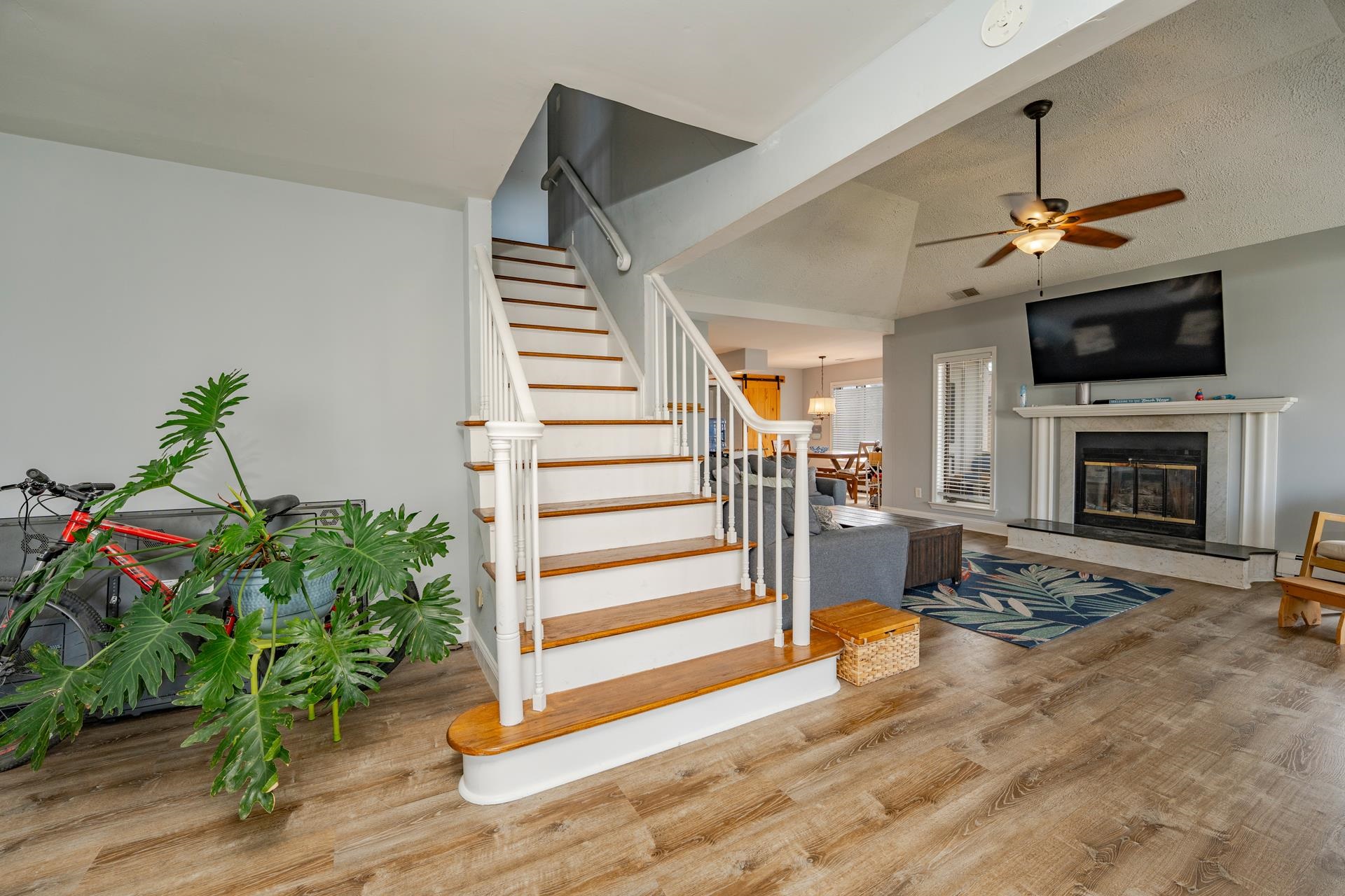 113 W 6th Avenue