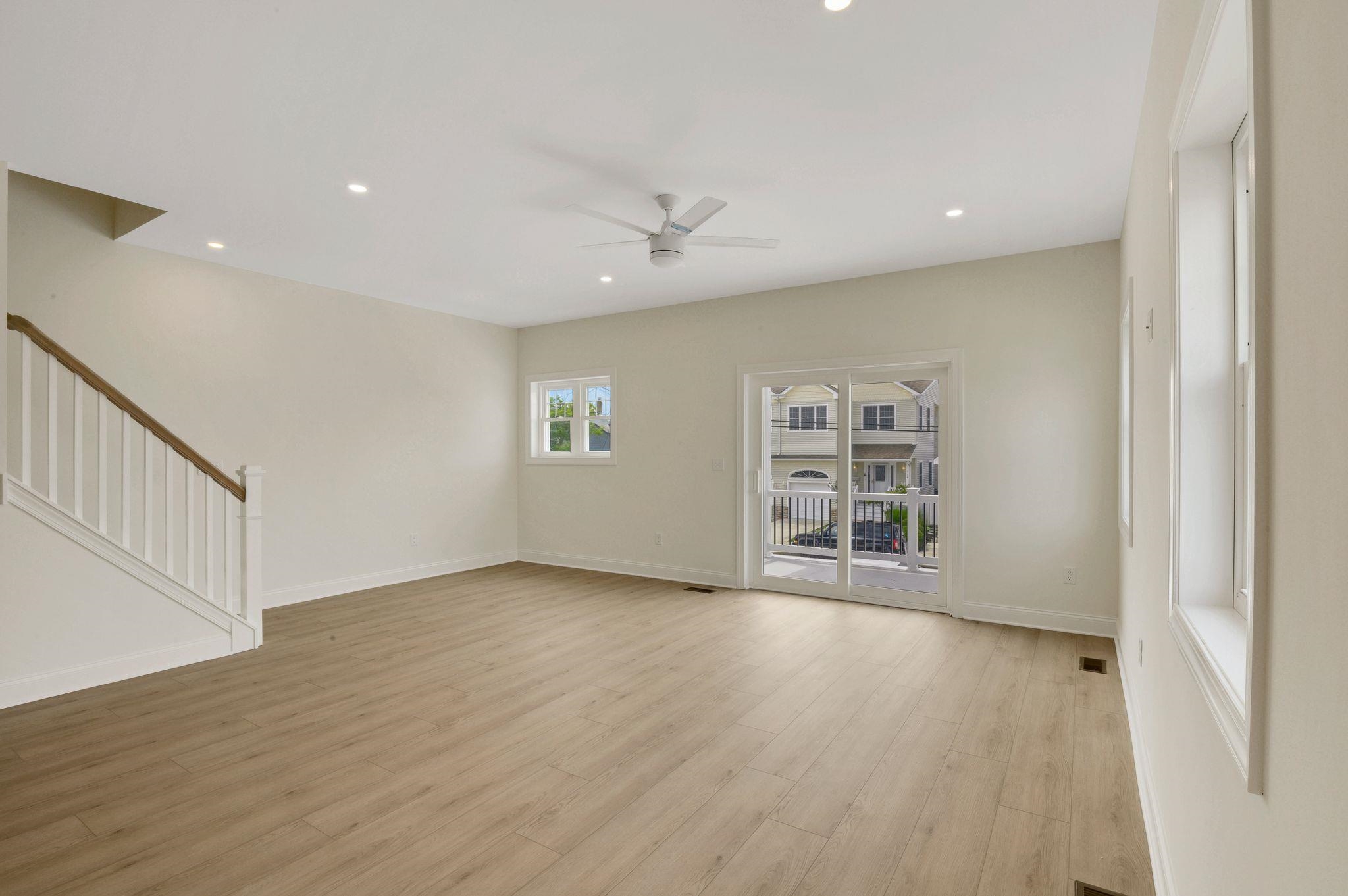 135 W Crocus Avenue