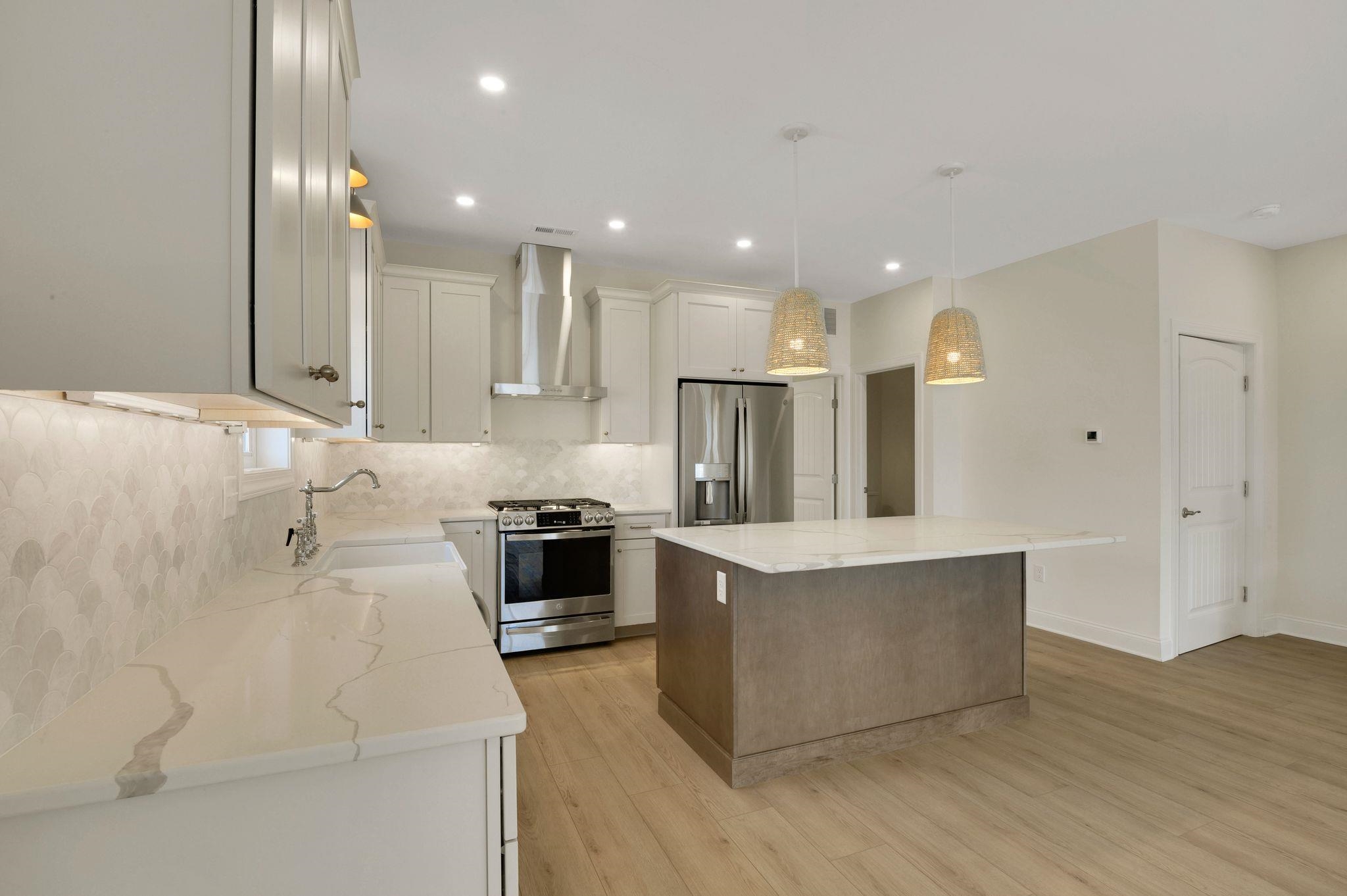135 W Crocus Avenue