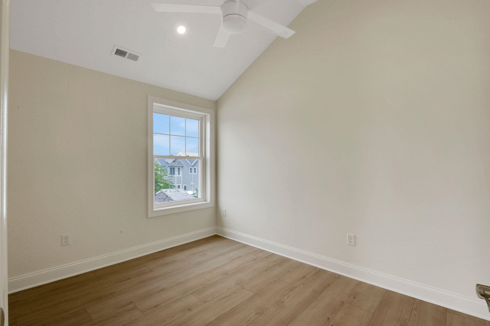 135 W Crocus Avenue