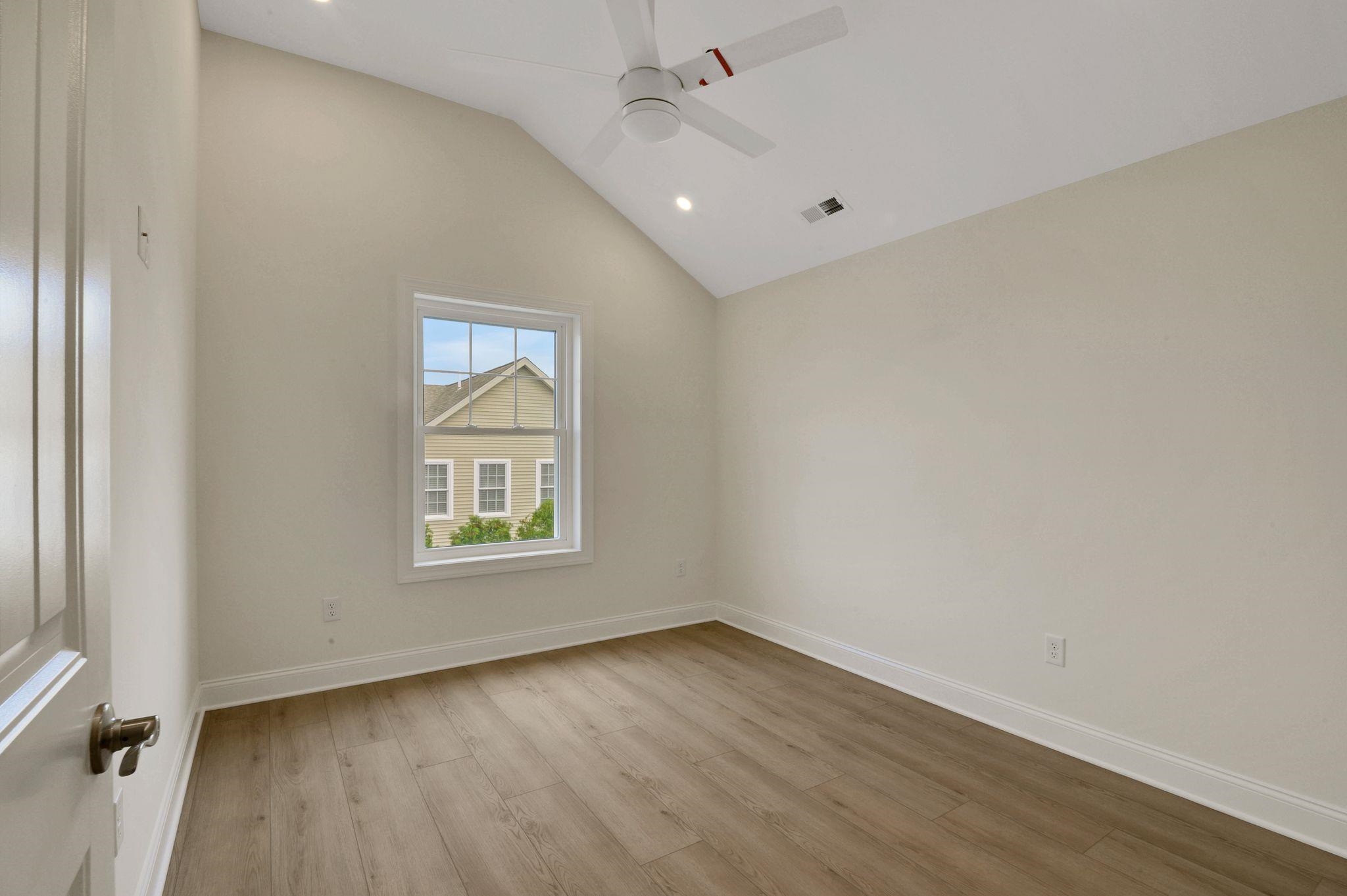 135 W Crocus Avenue