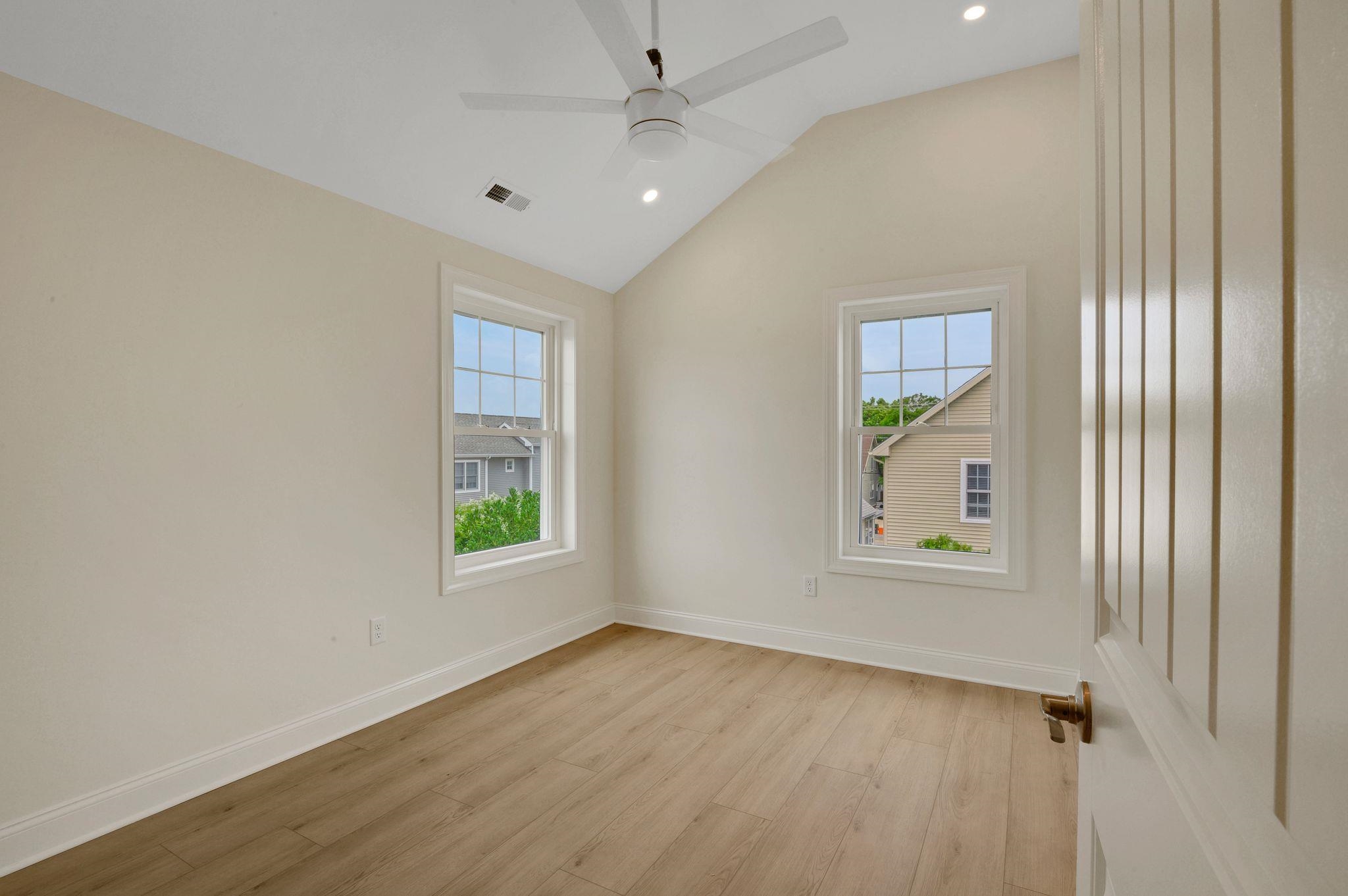 135 W Crocus Avenue