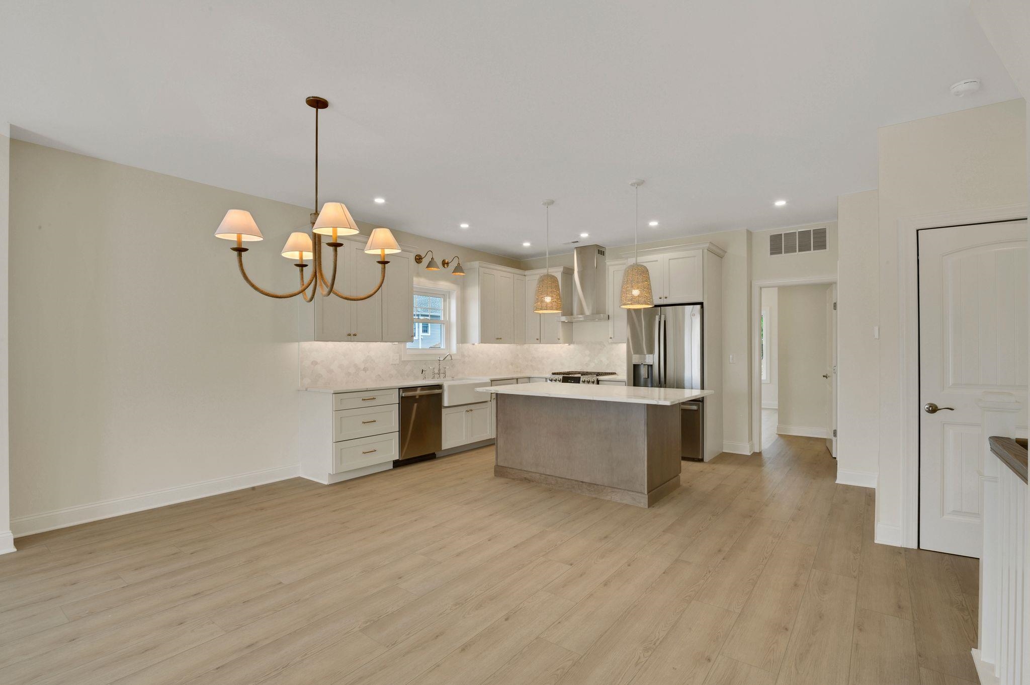 135 W Crocus Avenue