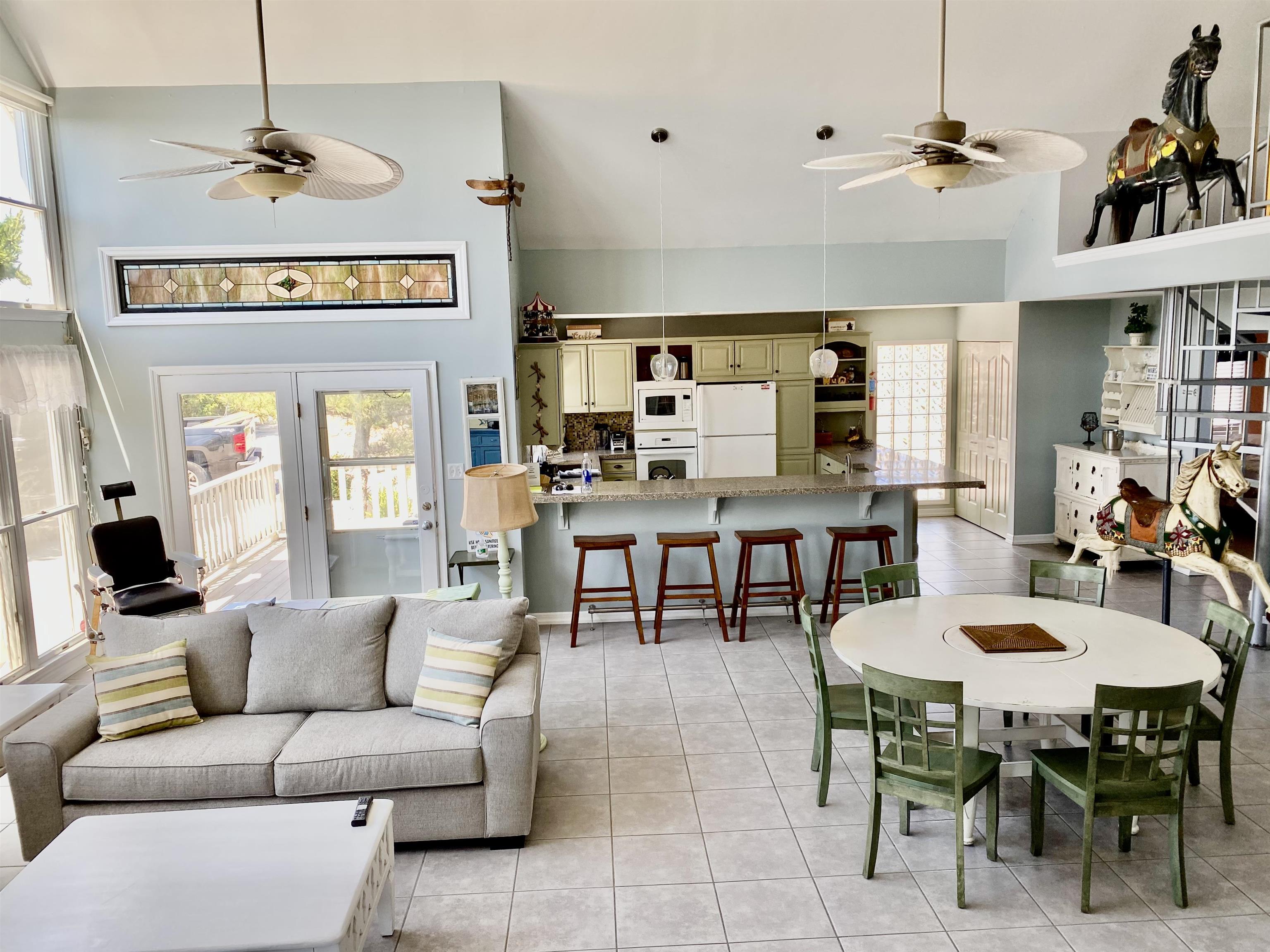 300 Pinetree Drive - Picture 1