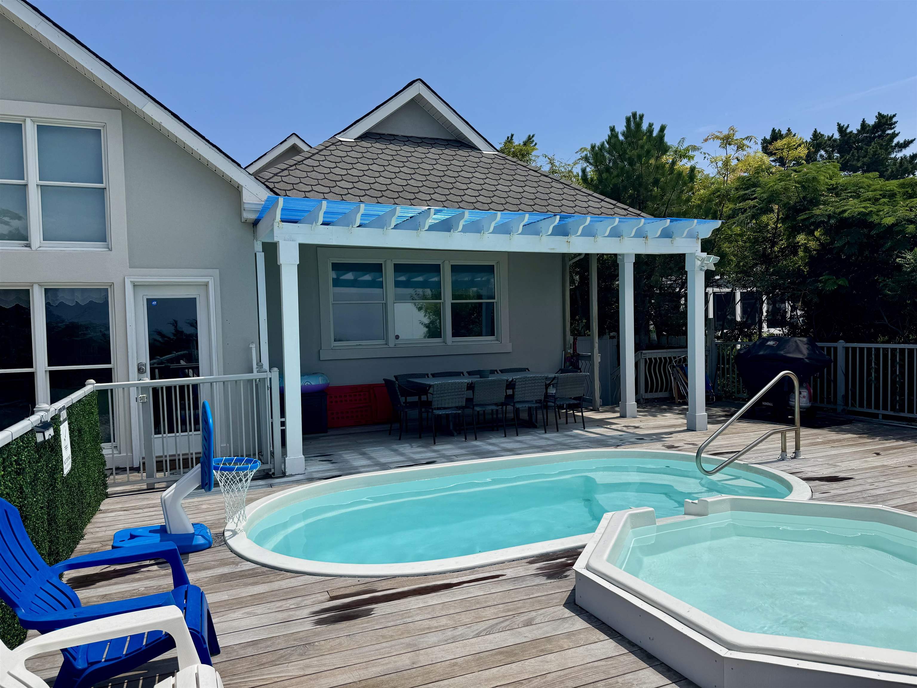 300 Pinetree Drive