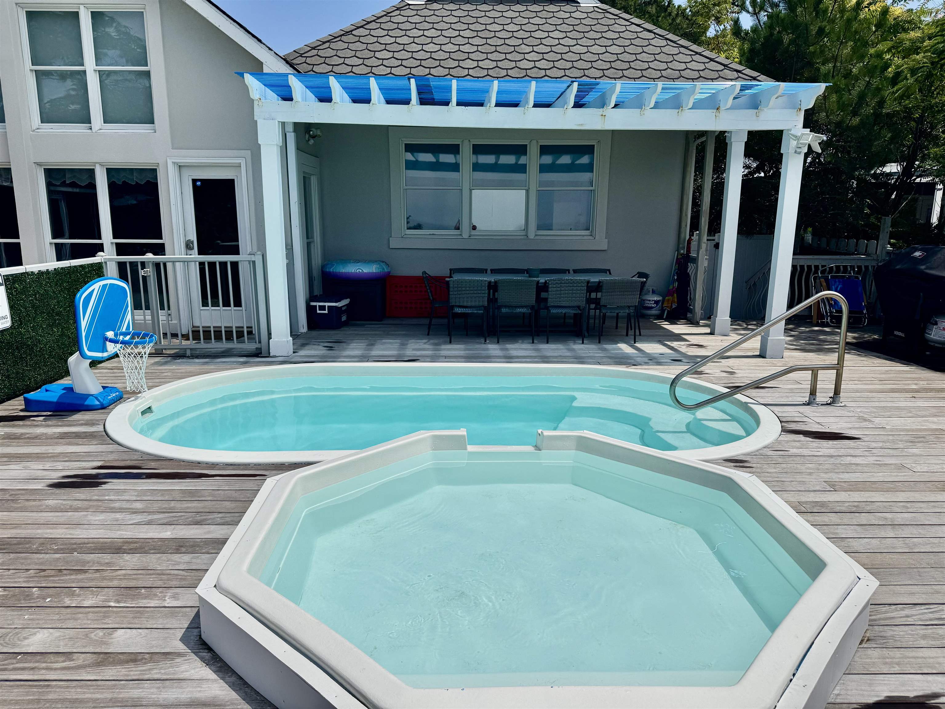 300 Pinetree Drive