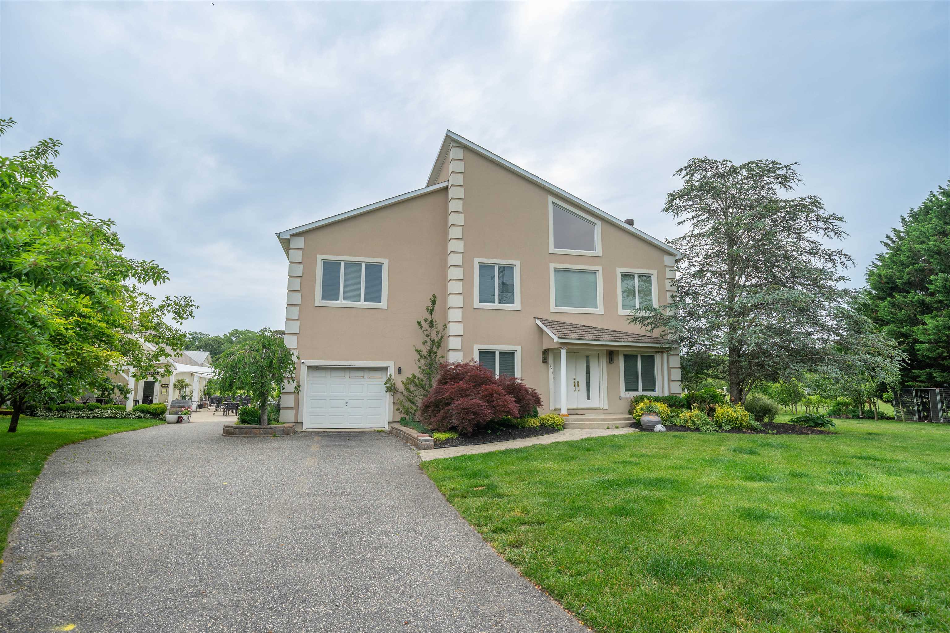 3911 Bayshore Road