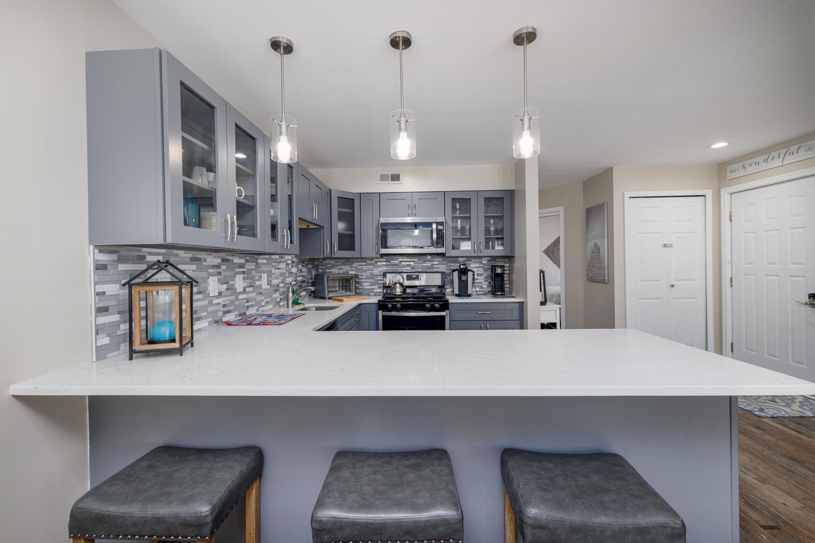 519 E 5th Avenue - Picture 3
