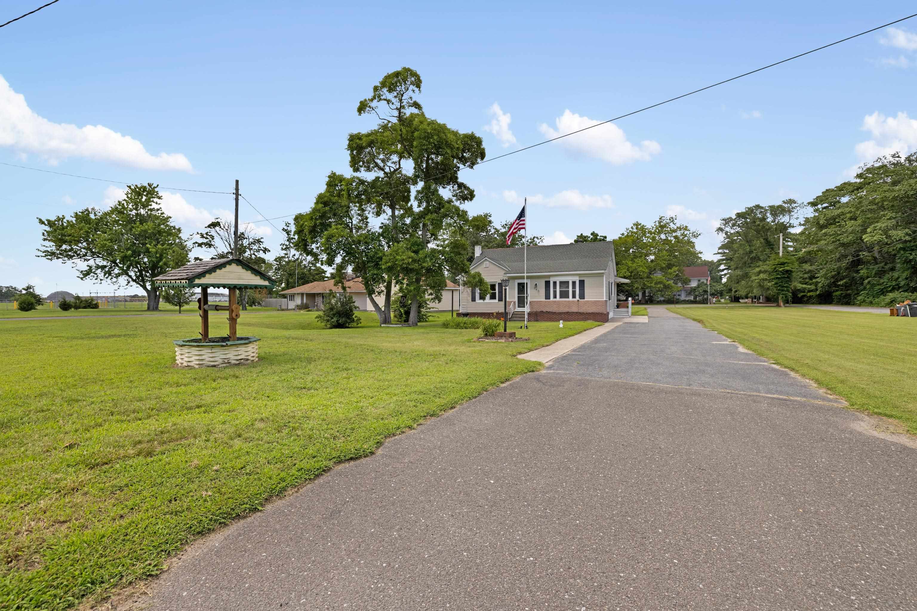545 Breakwater Road - Picture 2