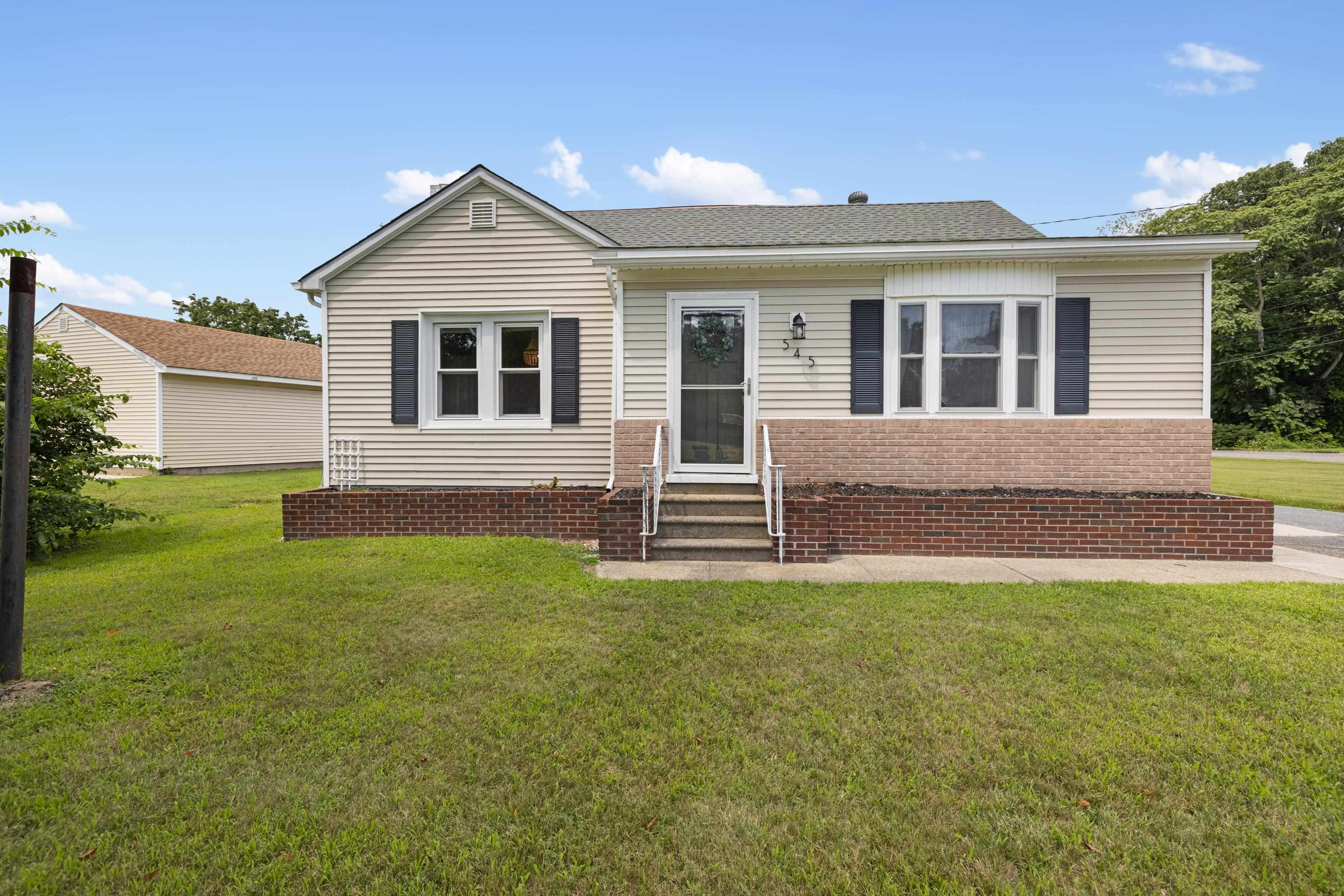 545 Breakwater Road - Picture 3