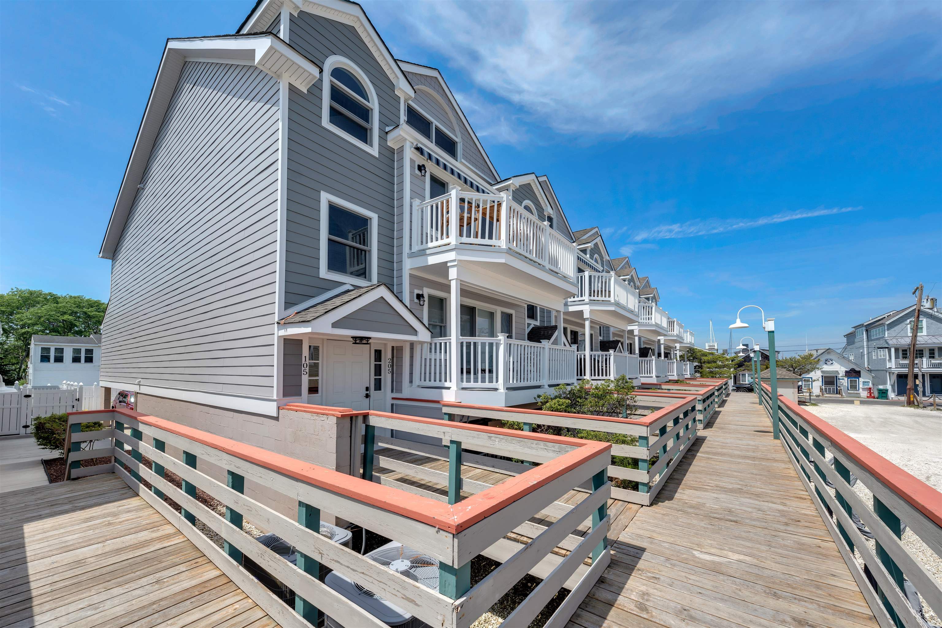 1520 Yacht Avenue - Picture 2