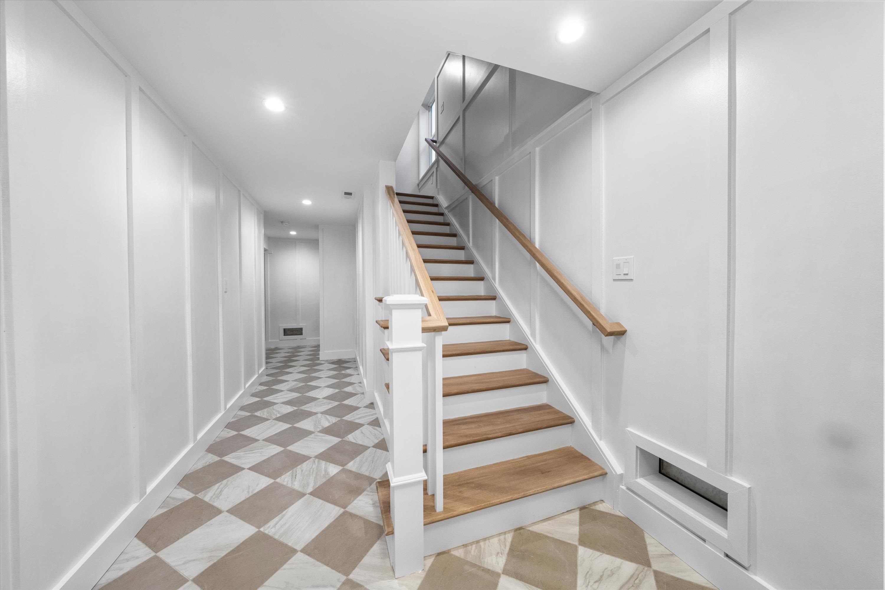 213 E 16th Avenue - Picture 4