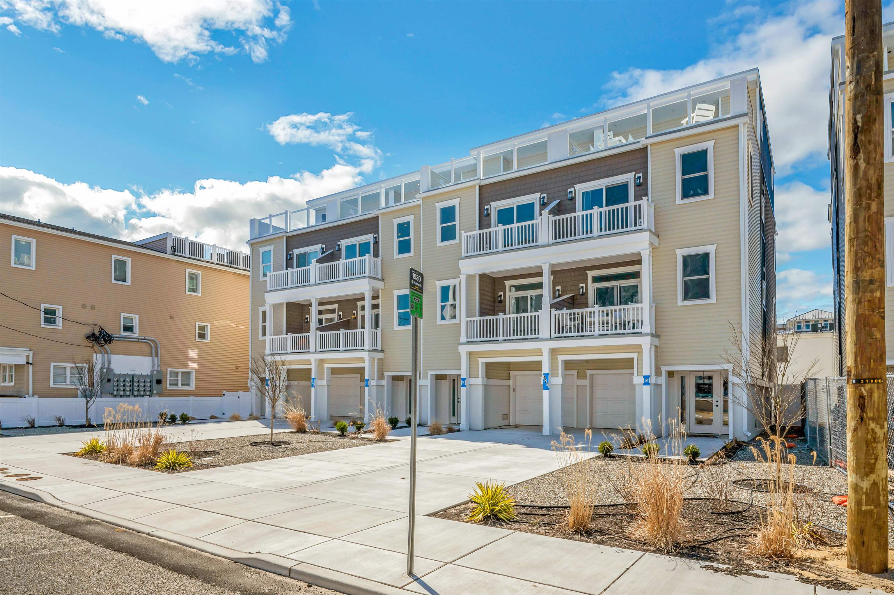 418-420 E Farragut Road