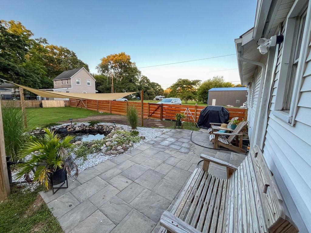 107 Chestnut St - Picture 2