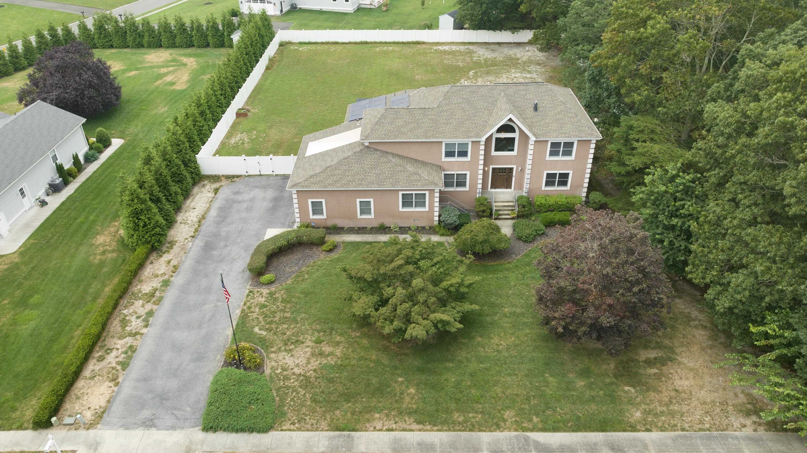 8 Clayton Drive - Picture 2