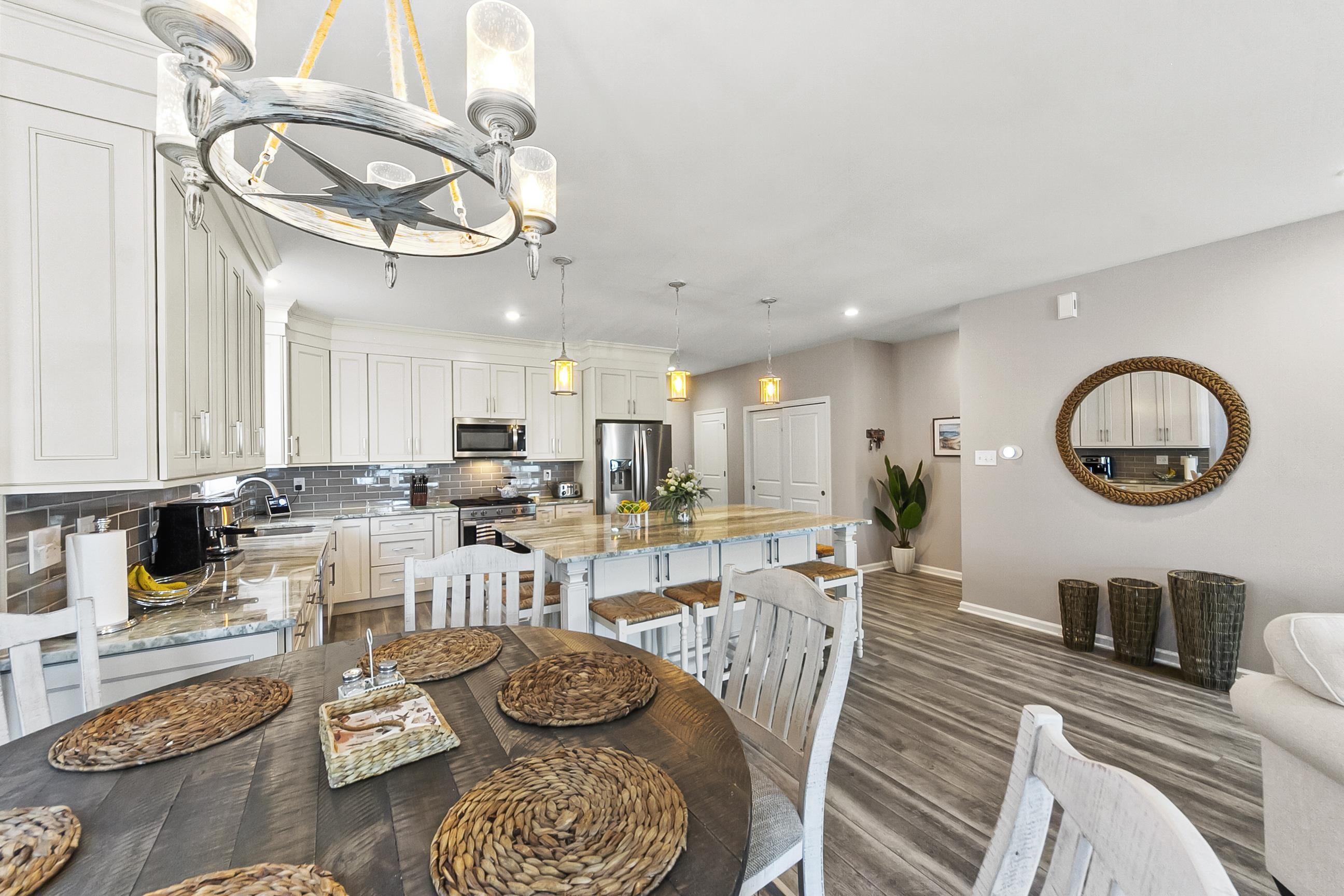 2404 Surf Avenue - Picture 2