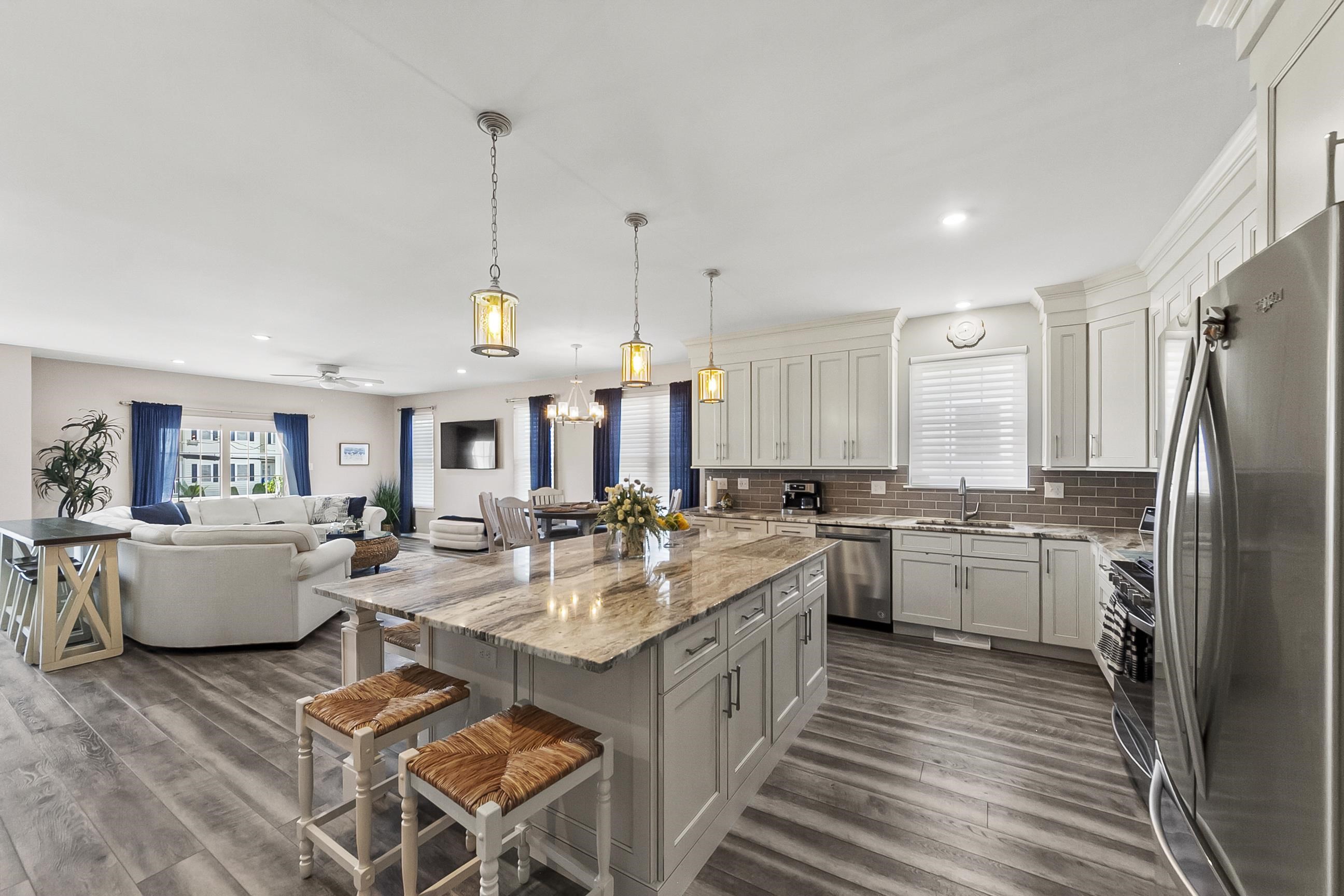 2404 Surf Avenue - Picture 4