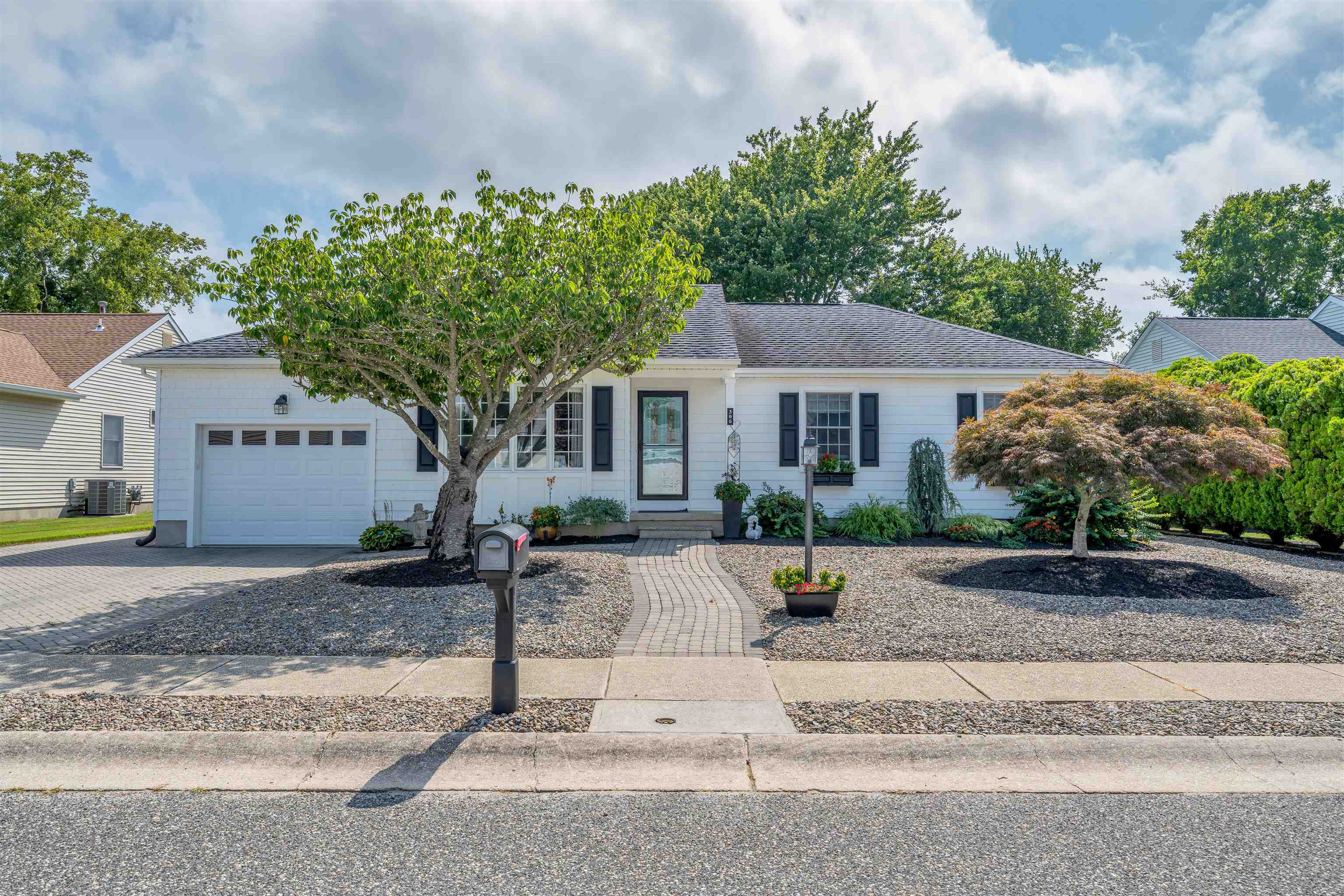 306 Nantucket Drive - Picture 2